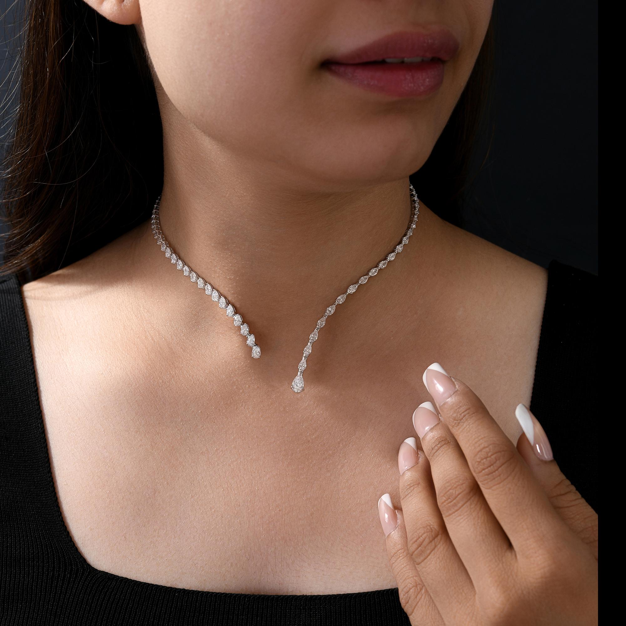 Dieses 5,77-Karat-Naturdiamanten-Birnenschliff-Choker-Halsband aus 14 Karat Weißgold zeichnet sich durch Diamanten im Birnenschliff aus, die in der Größe abgestuft sind und sich entlang der vorne offenen Halskette befinden. 
Diamanten sind ein