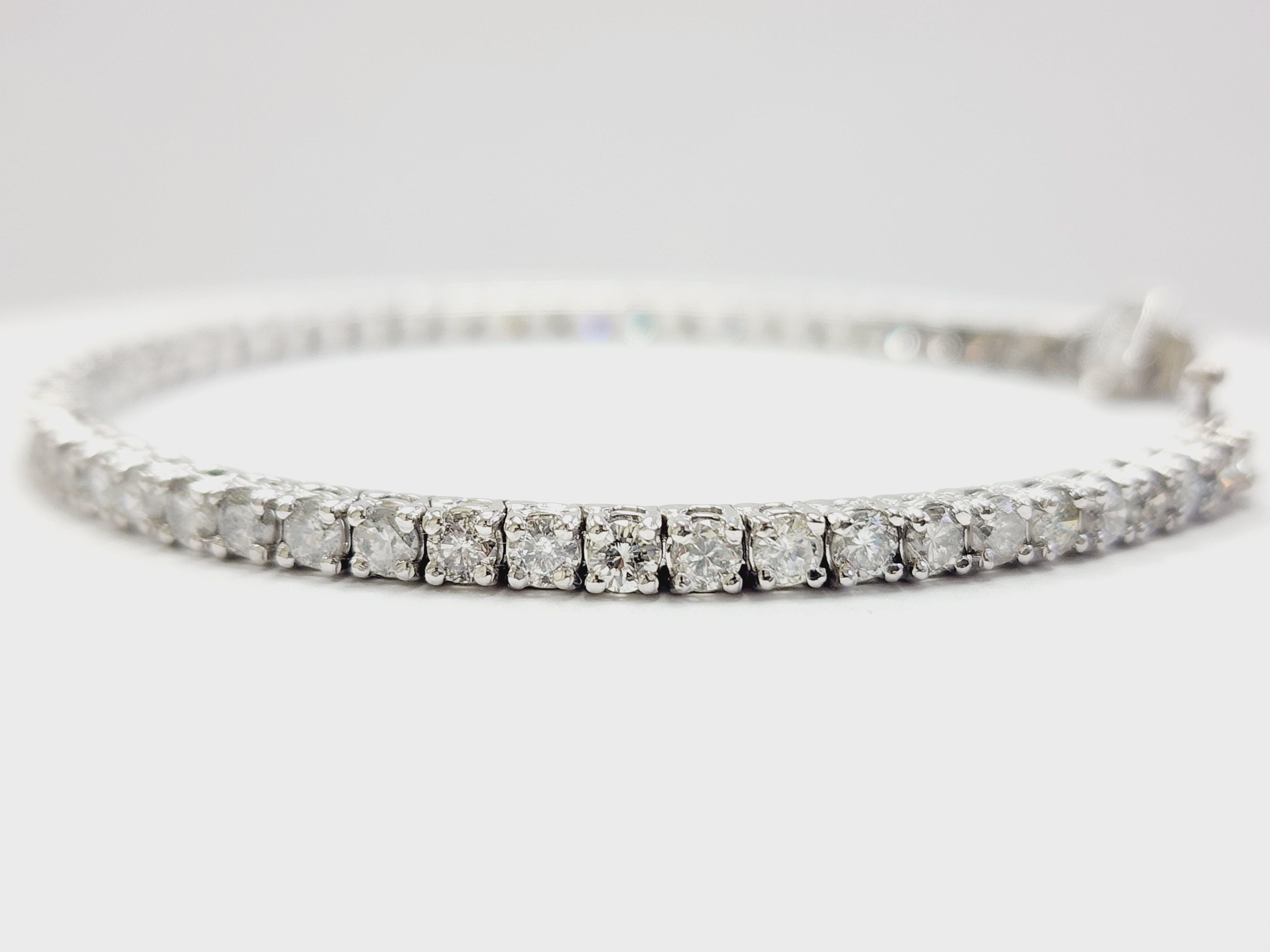 5.77 Carat Natural Diamond Tennis Bracelet 14 Karat White Gold In New Condition For Sale In Great Neck Plaza, NY