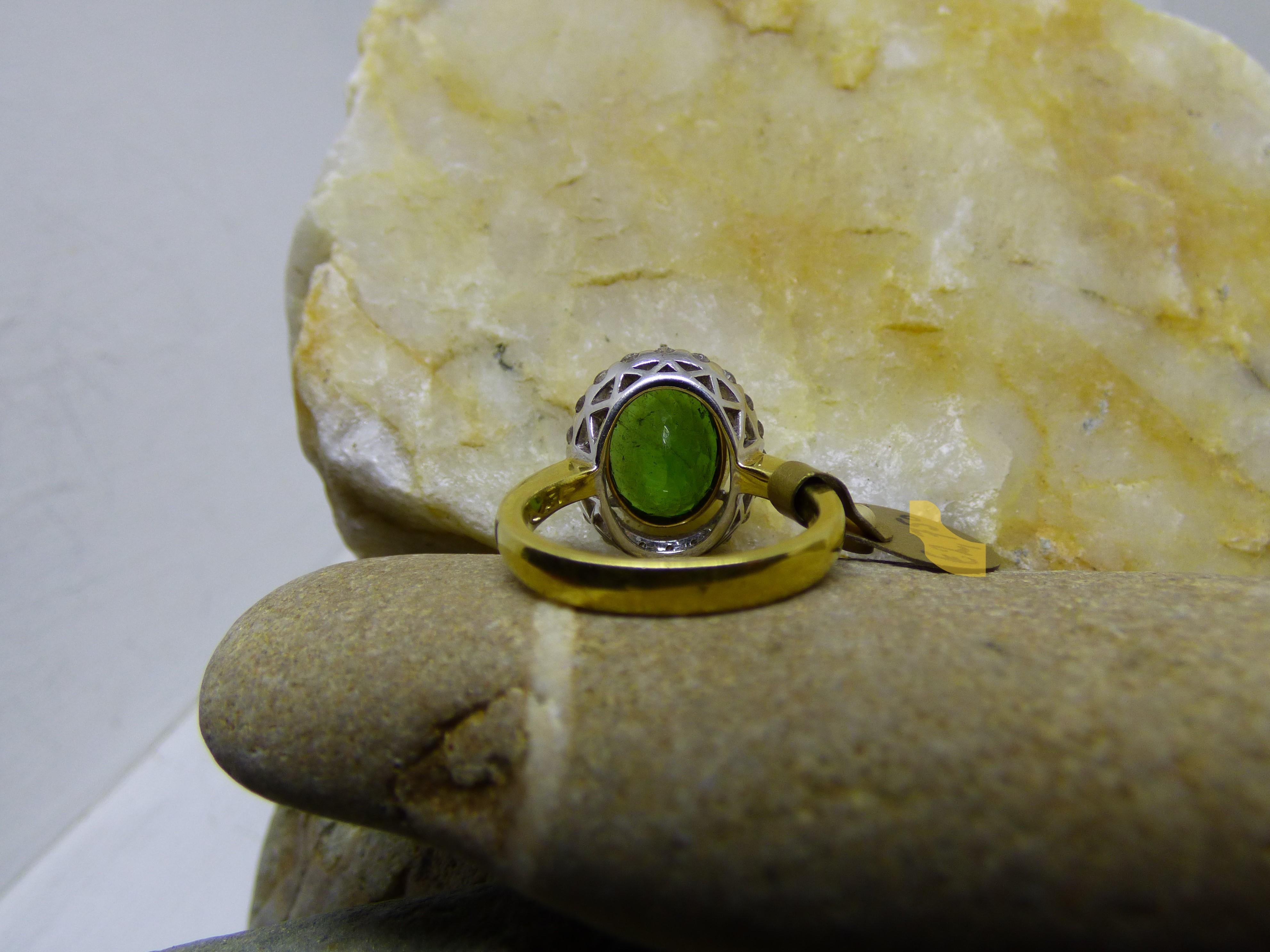 5.77ct Oval Green Tourmaline and Diamond Cluster Ring in 18K Gold. In New Condition For Sale In Dublin, IE