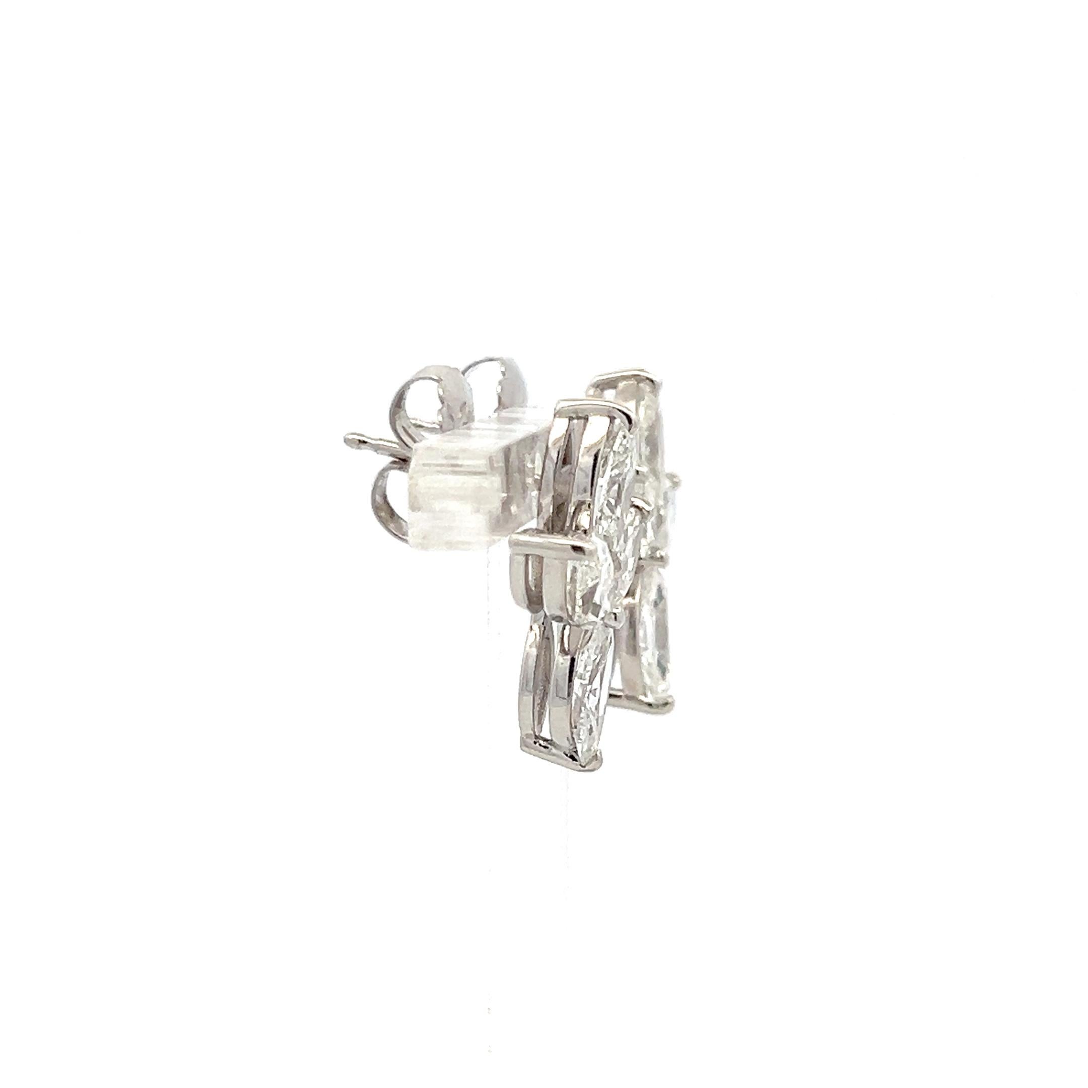 Titolo:
Orecchini a grappolo in platino con diamanti F-G VS2 da 5,78 carati a forma di marchese
Stile:
Cluster
Metallo:
Platino
Gemma 1:
Diamante da 0,6 carati
Numero di pietre:
1
Colore:
F
Chiarezza:
VS2
Forma:
Forma Marquis
GIA:
DIAM MQ F VS2