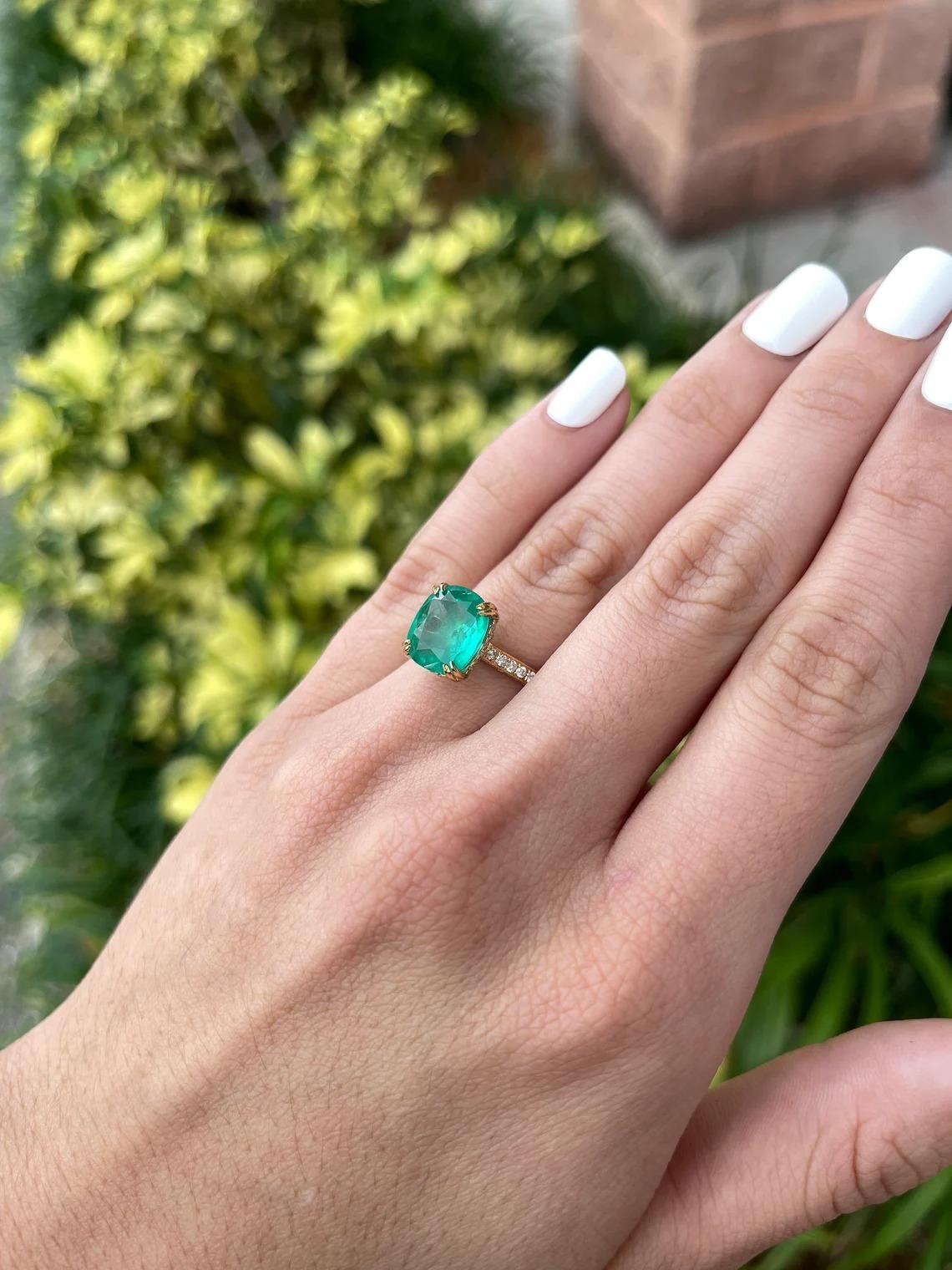 5.79tcw 18K Fine Cushion Colombian Emerald & Diamond Accent Gold Engagement Ring In New Condition For Sale In Jupiter, FL