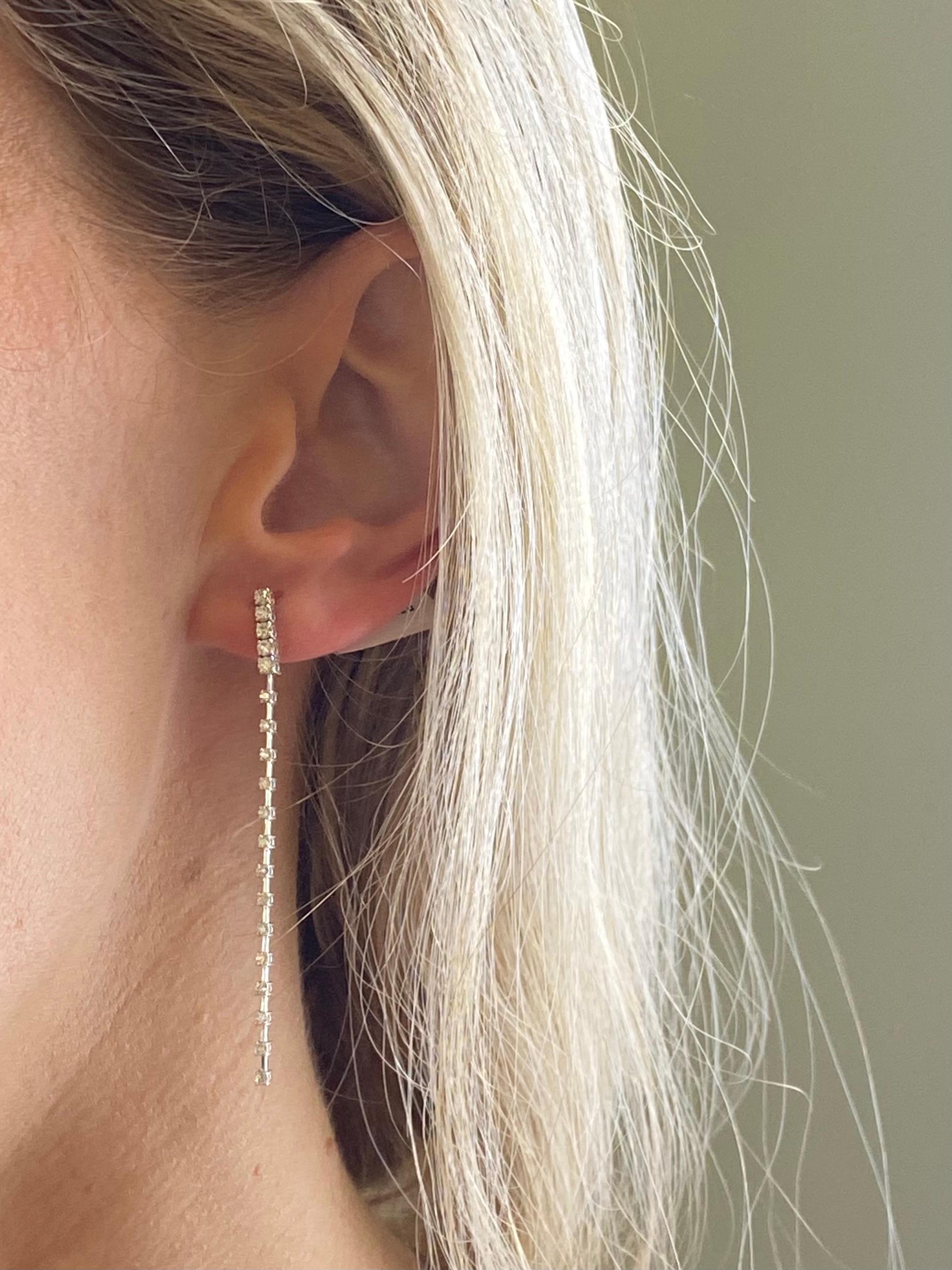 .57ctw 14kt White Gold Dangle Diamond Earrings, G-H VS2-SI1 ''GIA' In New Condition In Houston, TX