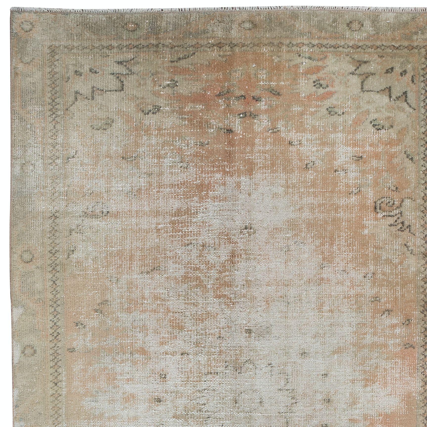5.7x10 Ft Vintage Handmade Sun Faded Turkish Oushak Shabby Chic Style Rug In Good Condition For Sale In Spring Valley, NY
