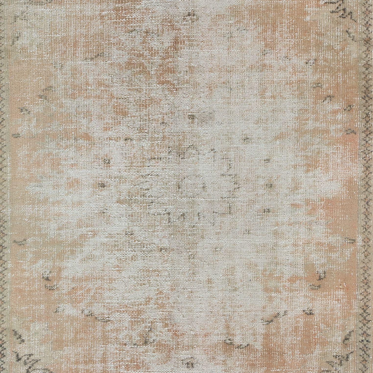 20th Century 5.7x10 Ft Vintage Handmade Sun Faded Turkish Oushak Shabby Chic Style Rug For Sale