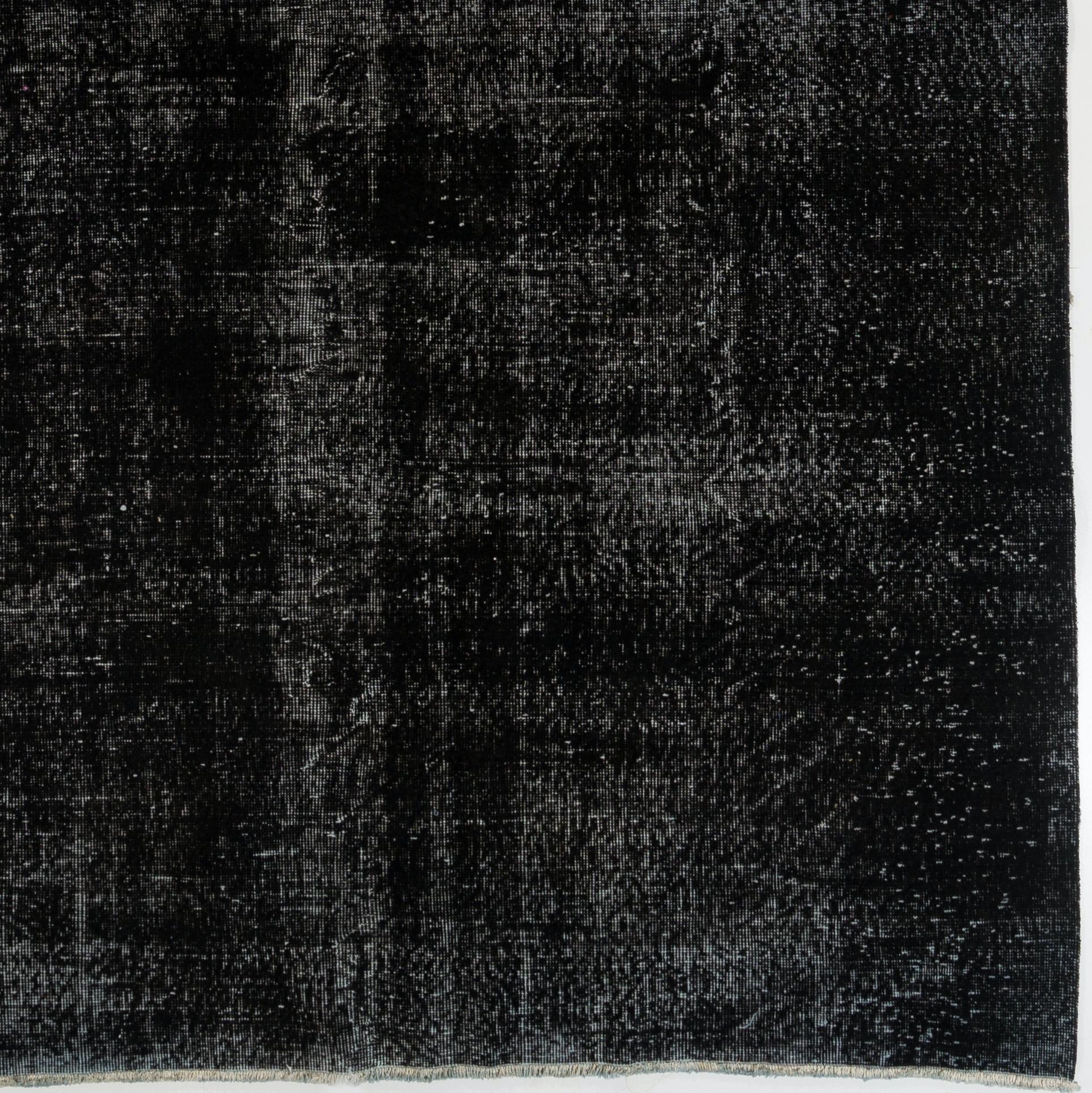 5.7x10 ft Solid Black Handmade Turkish Area Rug for Modern Home and Office Decor In Good Condition In Spring Valley, NY