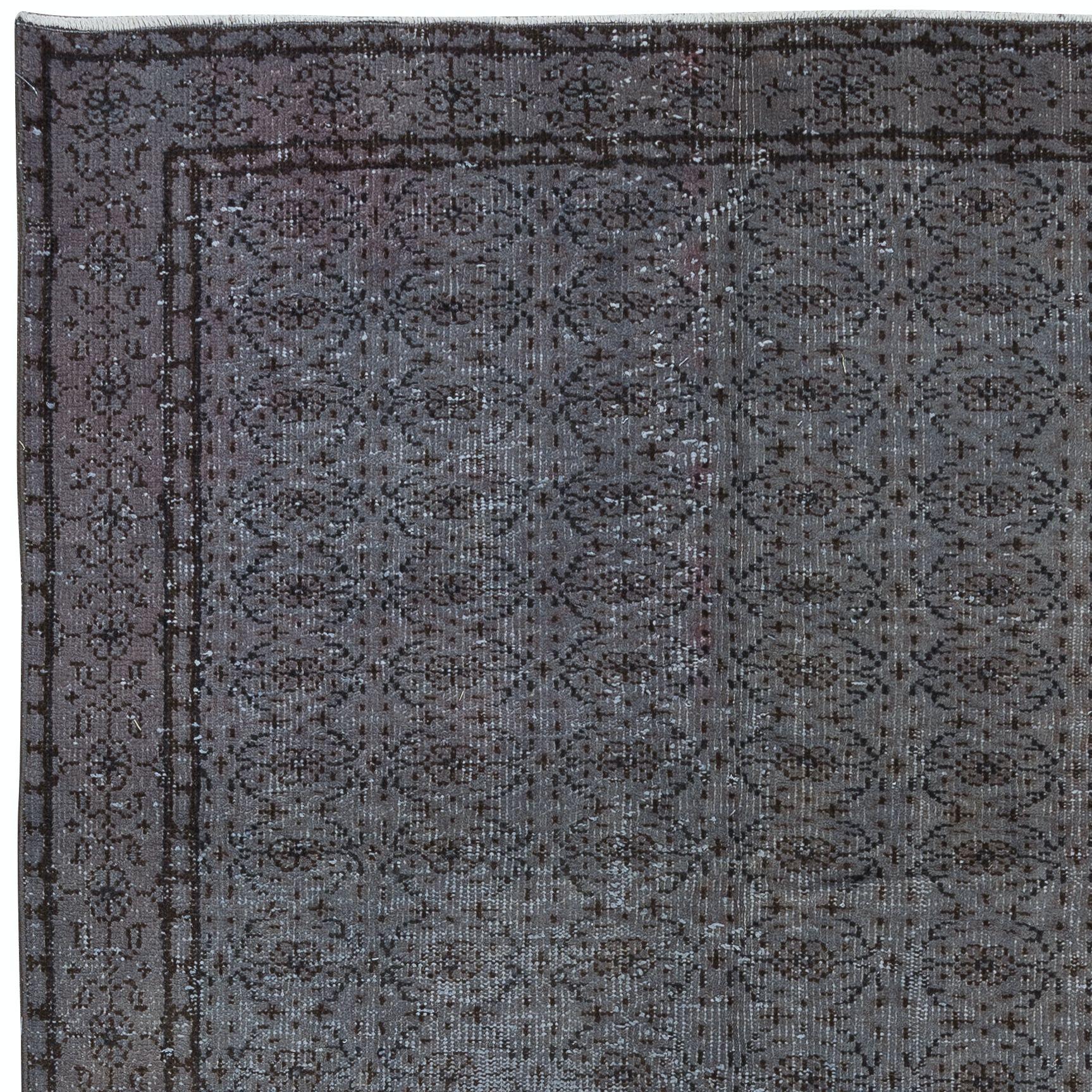 Hand-Woven 5.7x8.4 Ft Modern Handmade Turkish Gray Indoor-Outdoor Rug with Floral Design For Sale
