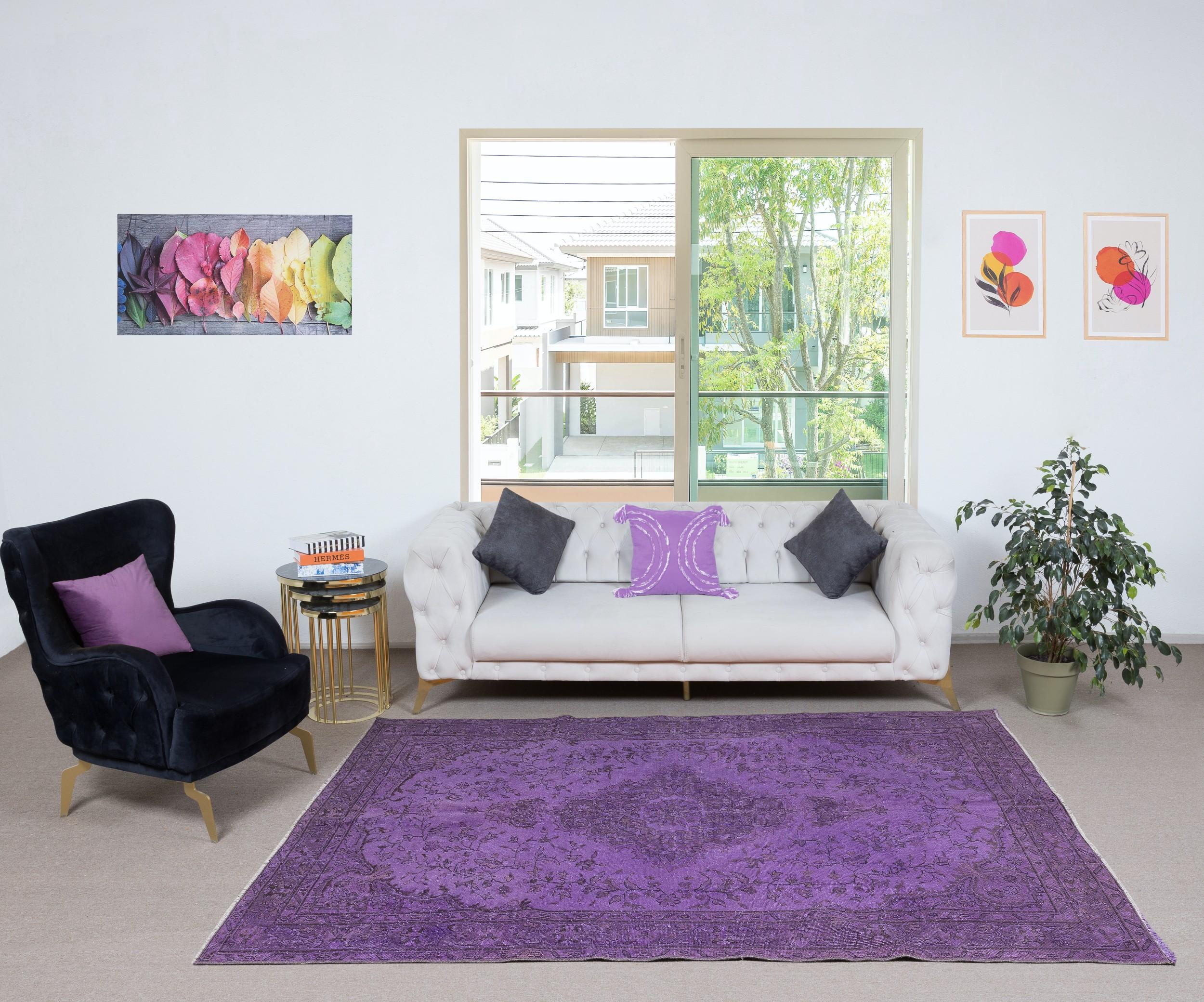 Nos tapis surteints sont tous des pièces vintage nouées à la main qui sont recréées dans notre atelier pour répondre à un plus large éventail de choix de décoration intérieure, du moderne au côtier, de l'industriel au rustique/cottage. Ces tapis