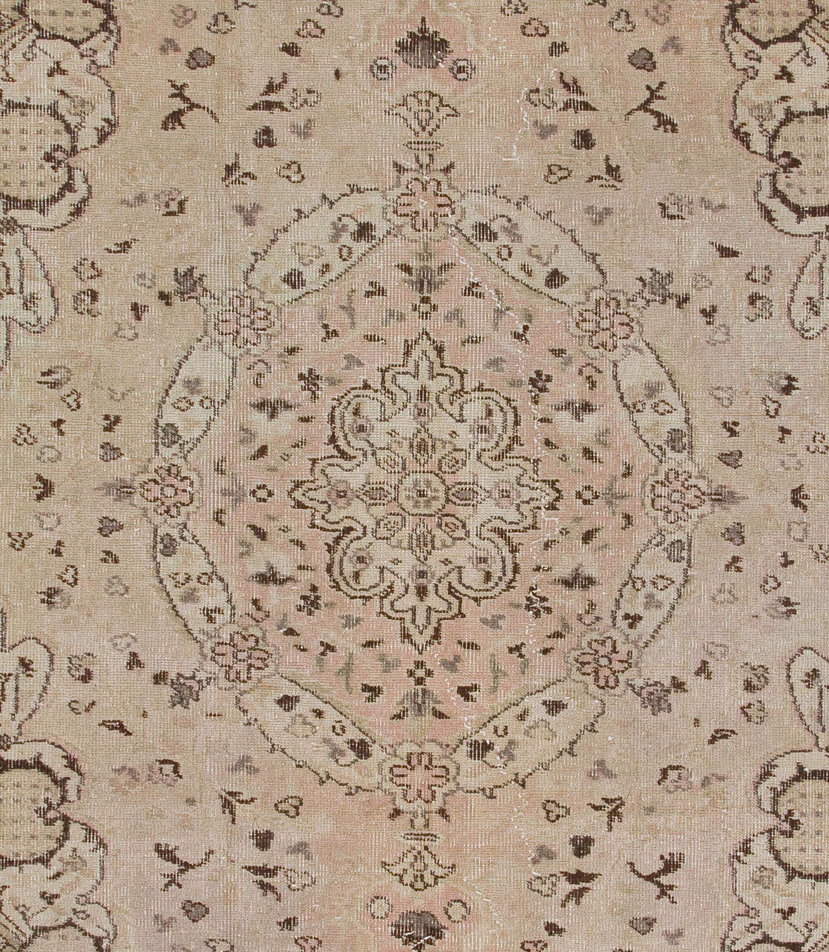 Hand-Woven 5.7x8.6 Ft Vintage Handmade Turkish Wool Area Rug in Neutral Tones For Sale