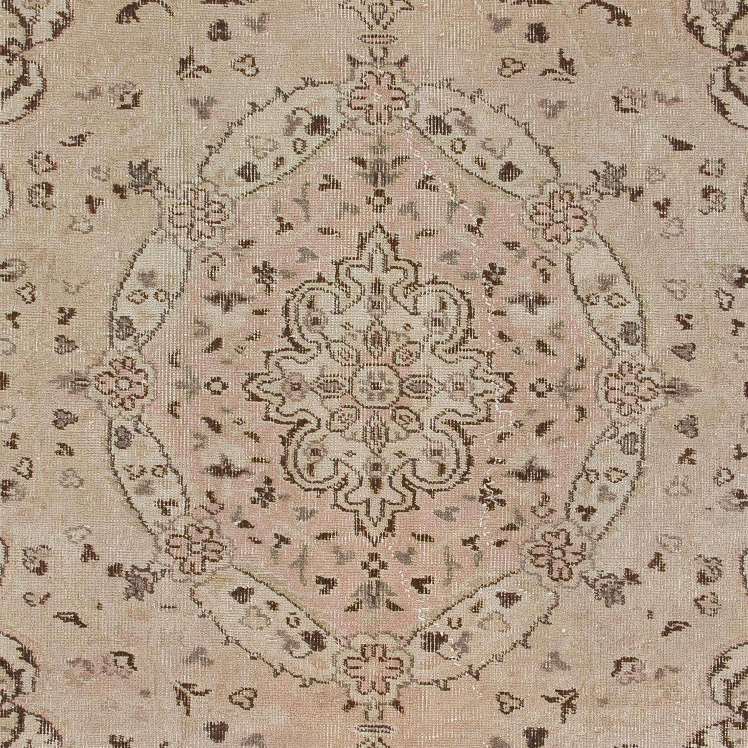 Oushak 5.7x8.6 Ft Vintage Handmade Turkish Wool Area Rug in Neutral Tones For Sale