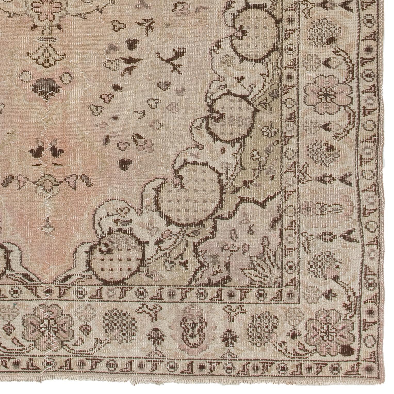 Hand-Woven 5.7x8.6 Ft Vintage Handmade Turkish Wool Area Rug in Neutral Tones For Sale