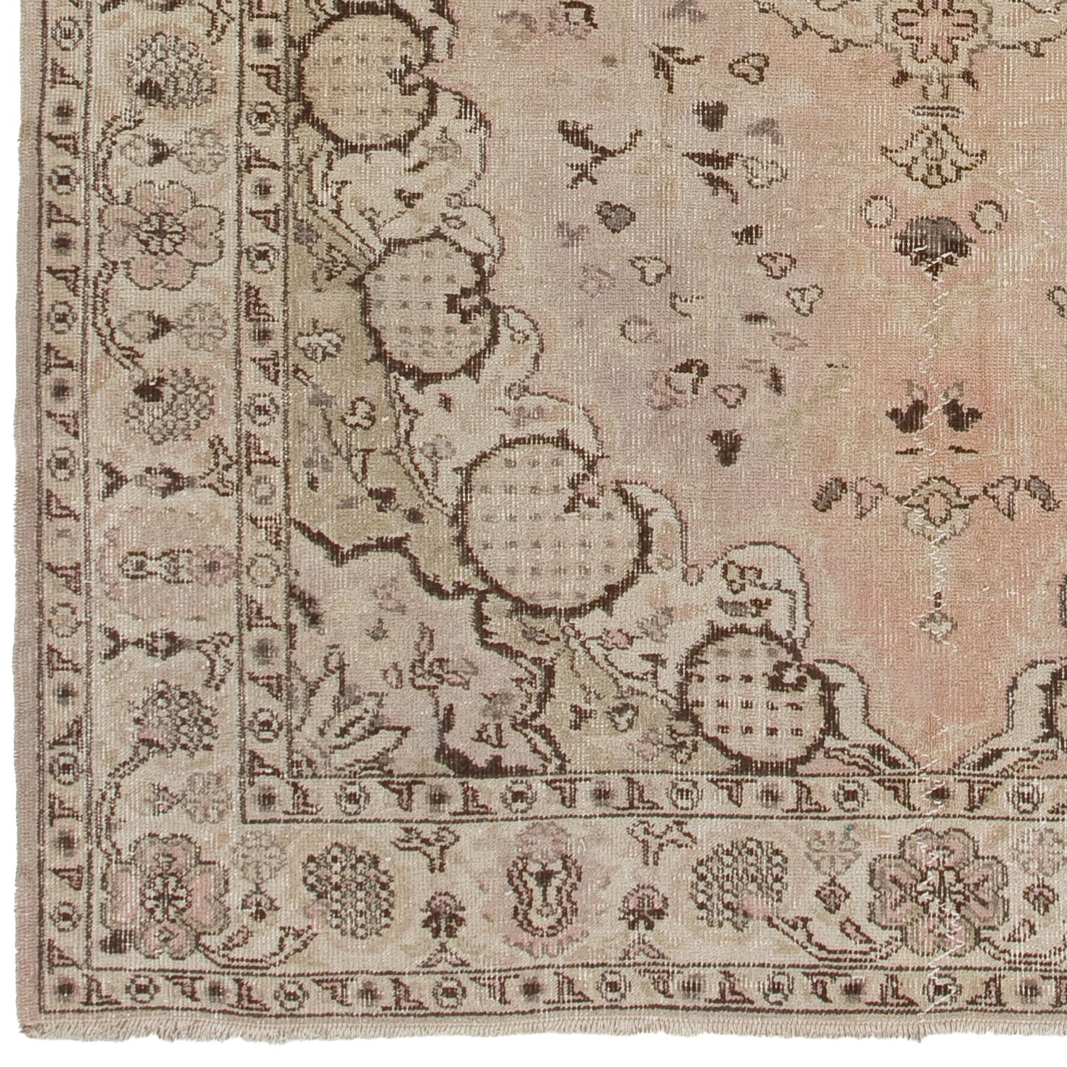 5.7x8.6 Ft Vintage Handmade Turkish Wool Area Rug in Neutral Tones In Good Condition For Sale In Spring Valley, NY