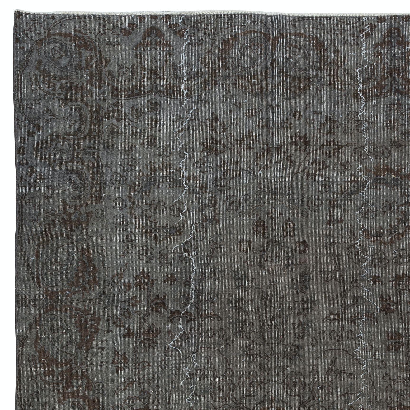 Modern 5.7x8.7 Ft Rustic Handmade Turkish Sparta Area Rug. Gray & Brown Colors For Sale