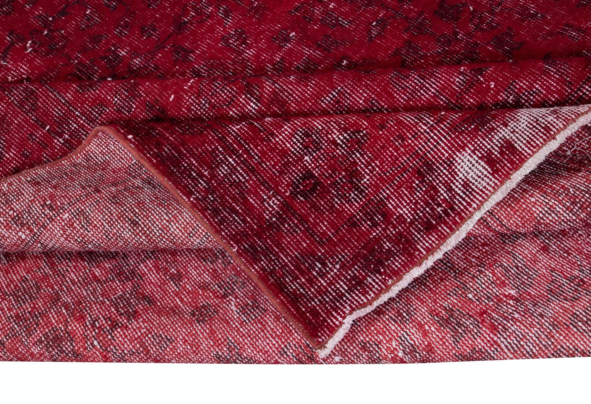 Moderne 5.7x9 Ft Tapis de laine contemporain en rouge, fait à la main en Turquie en vente