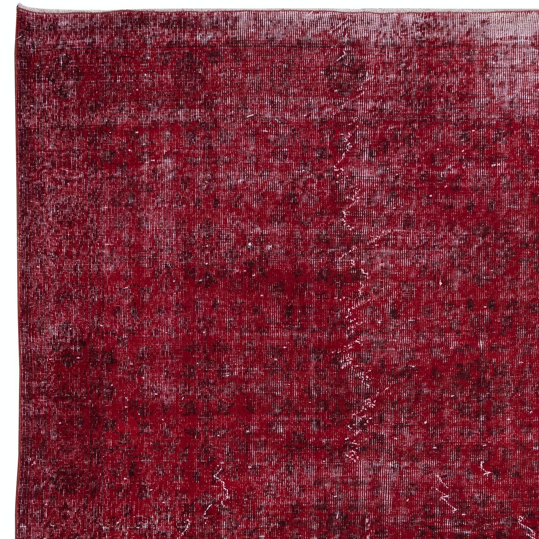 Turkish 5.7x9 Ft Contemporary Wool Area Rug in Red, Handmade in Turkey For Sale