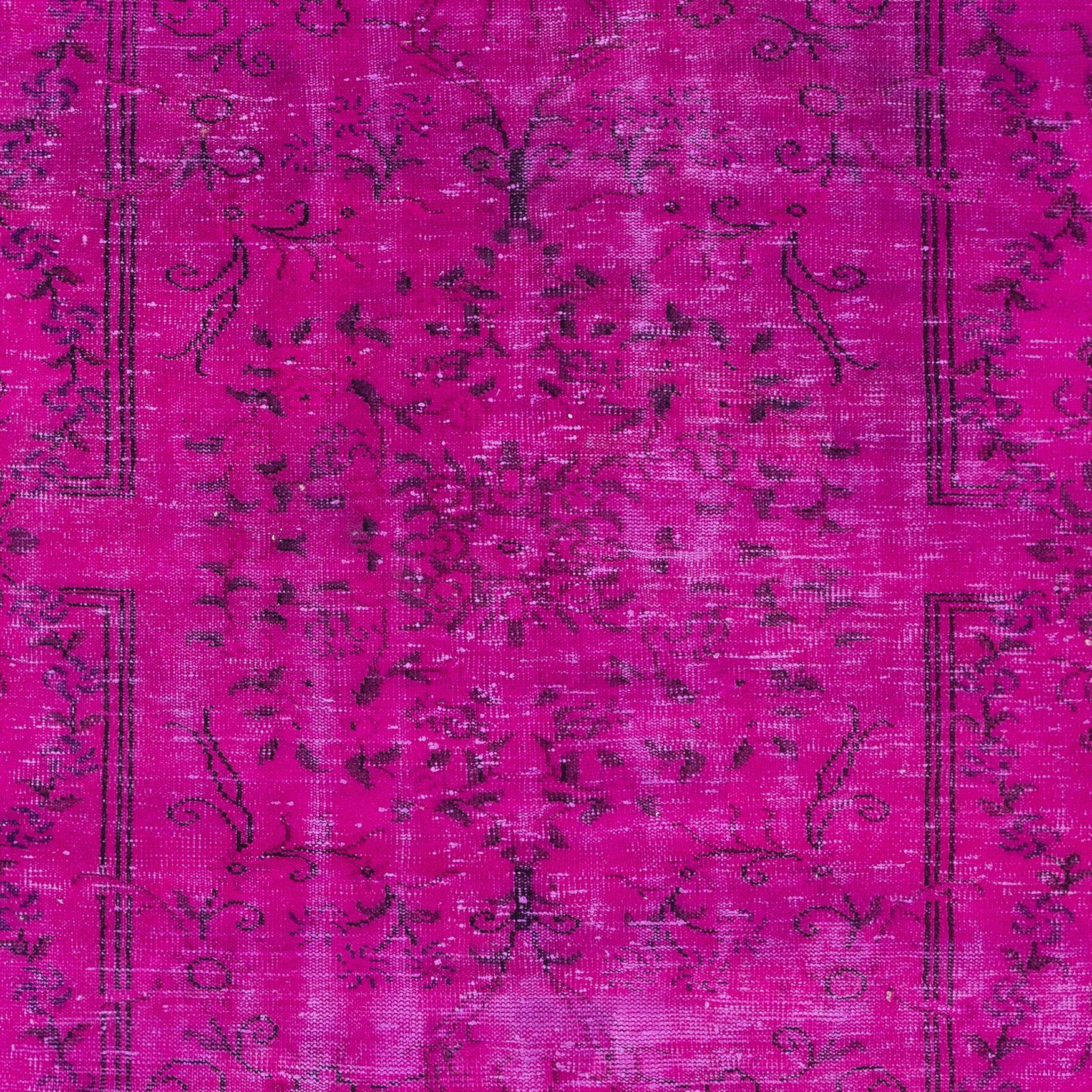 5.7x9 Ft Decorative Pink Area Rug for Modern Interiors, Handknotted in Turkey In Good Condition For Sale In Philadelphia, PA