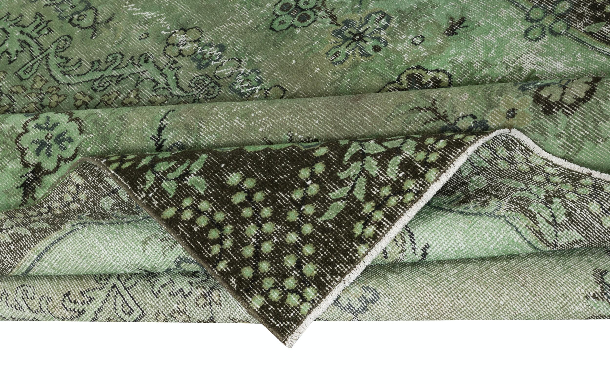 5.7x9 Ft Grüner, moderner, handgefertigter, moderner, türkischer Teppich mit Medaillon-Design (Moderne) im Angebot