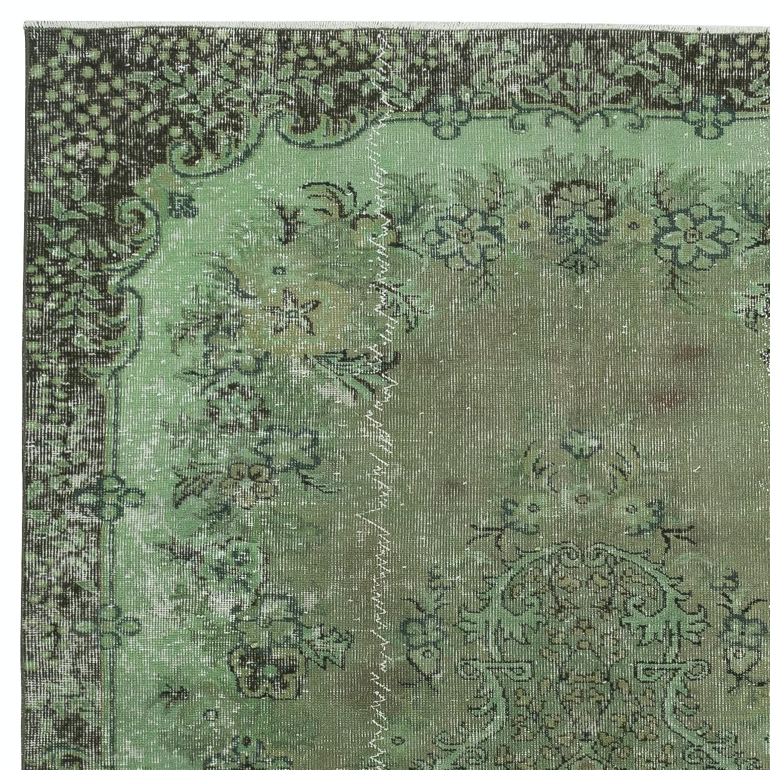 5.7x9 Ft Grüner, moderner, handgefertigter, moderner, türkischer Teppich mit Medaillon-Design (Türkisch) im Angebot