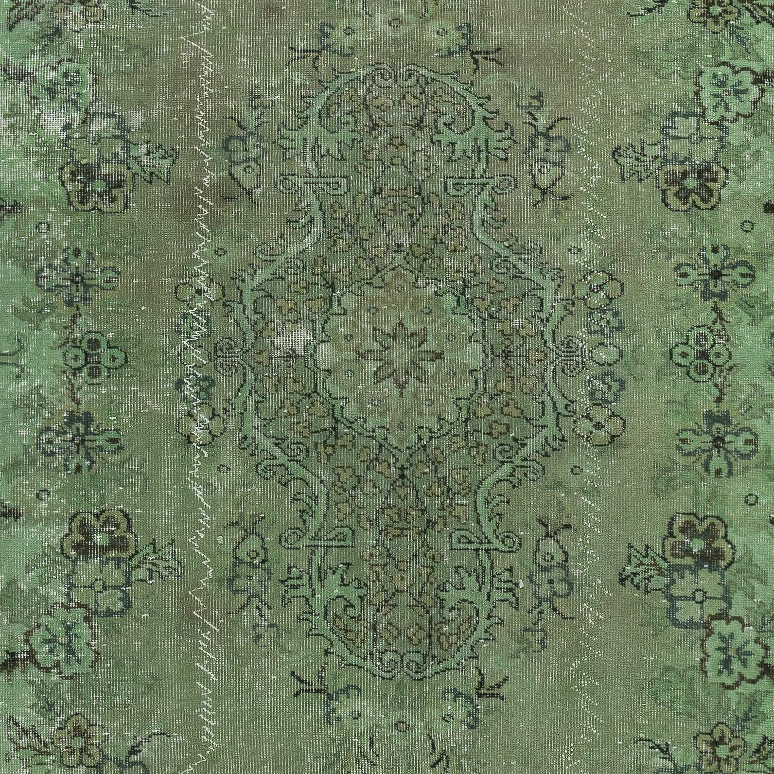 5.7x9 Ft Grüner, moderner, handgefertigter, moderner, türkischer Teppich mit Medaillon-Design (Handgeknüpft) im Angebot