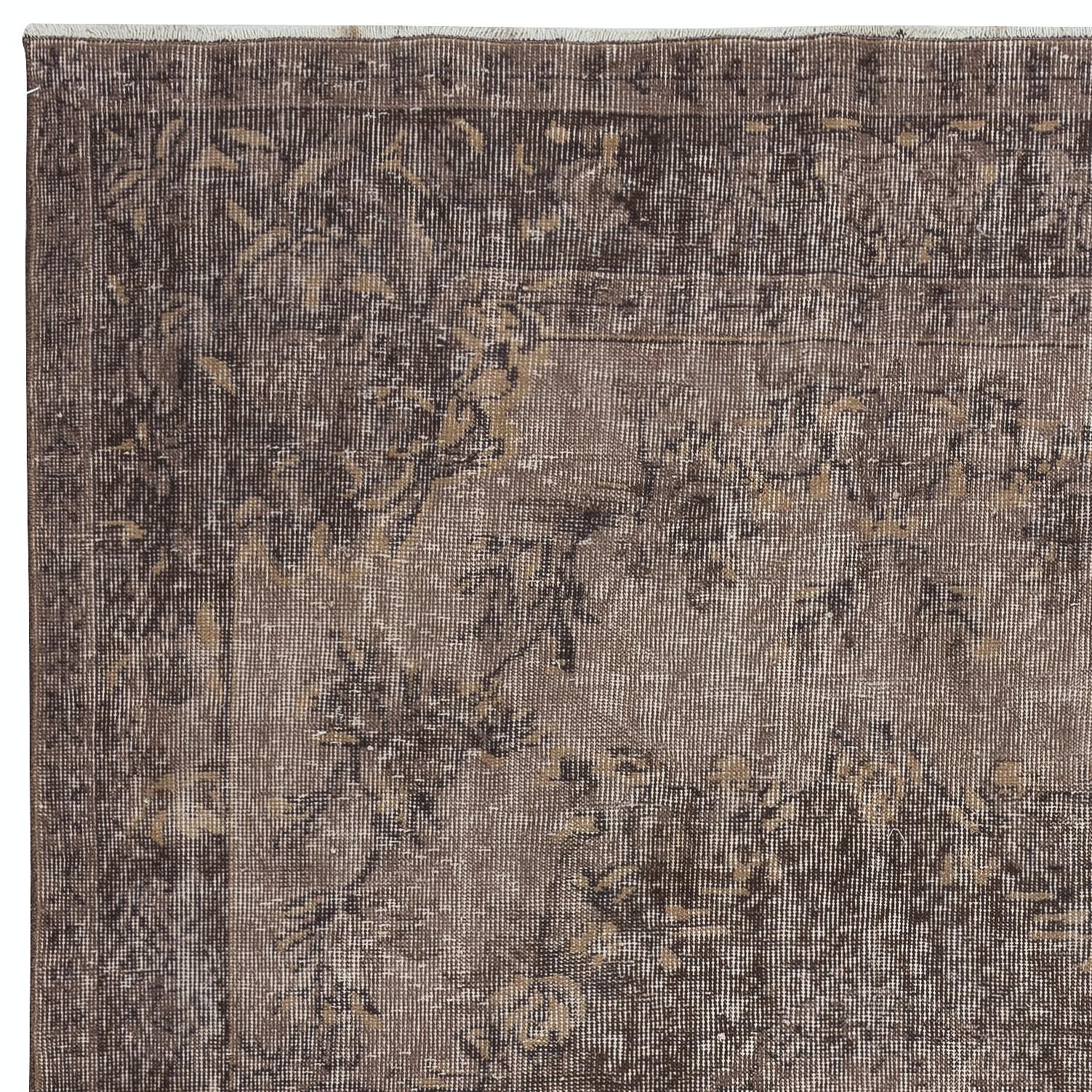 Turco Tappeto da pavimento 5.7x9 Ft realizzato a mano in Turchia. Tappeto per l'area tinto in marrone in vendita