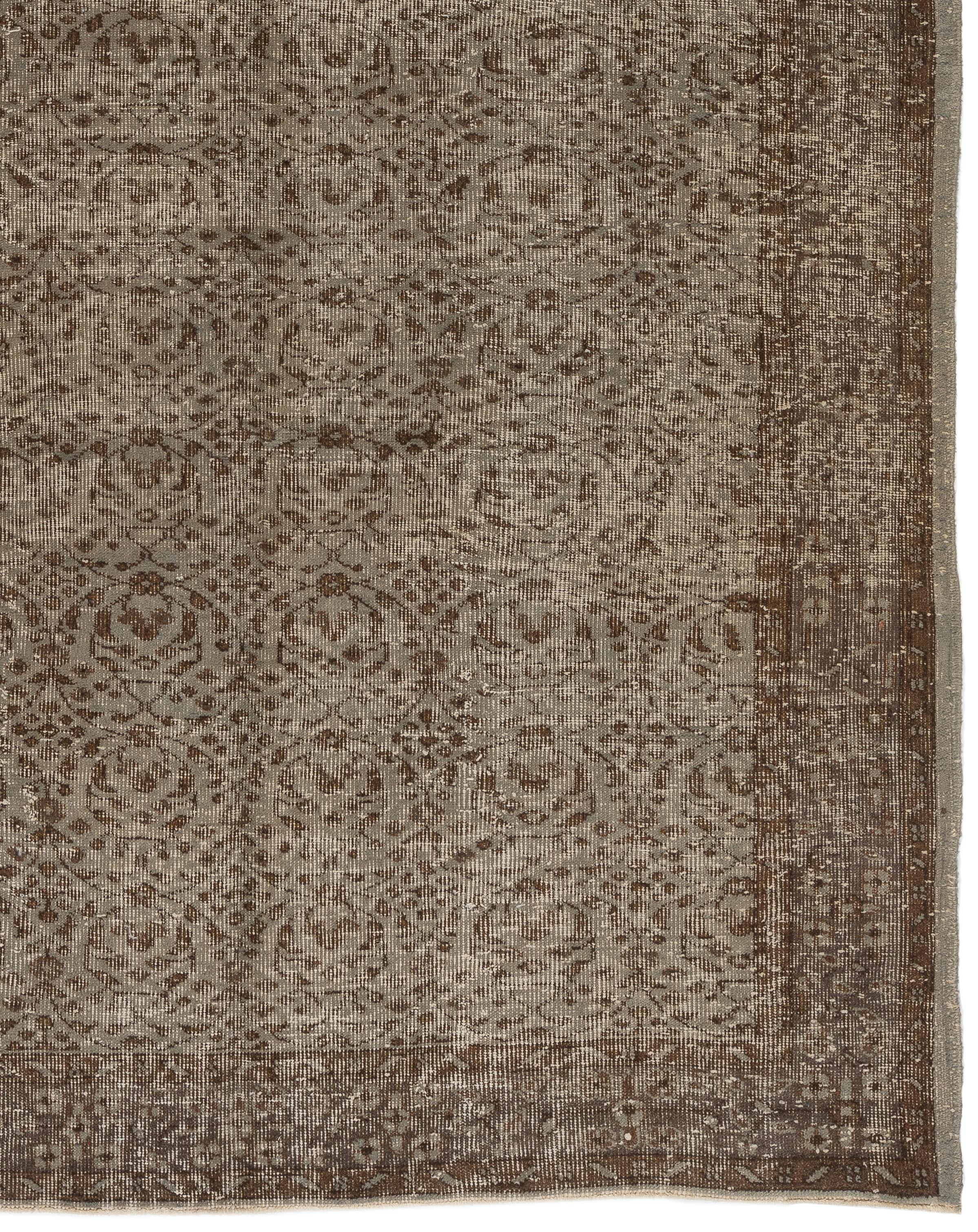 Handgefertigter türkischer Vintage-Teppich in Grau & Braun, 4 moderne Inneneinrichtungen (Moderne) im Angebot