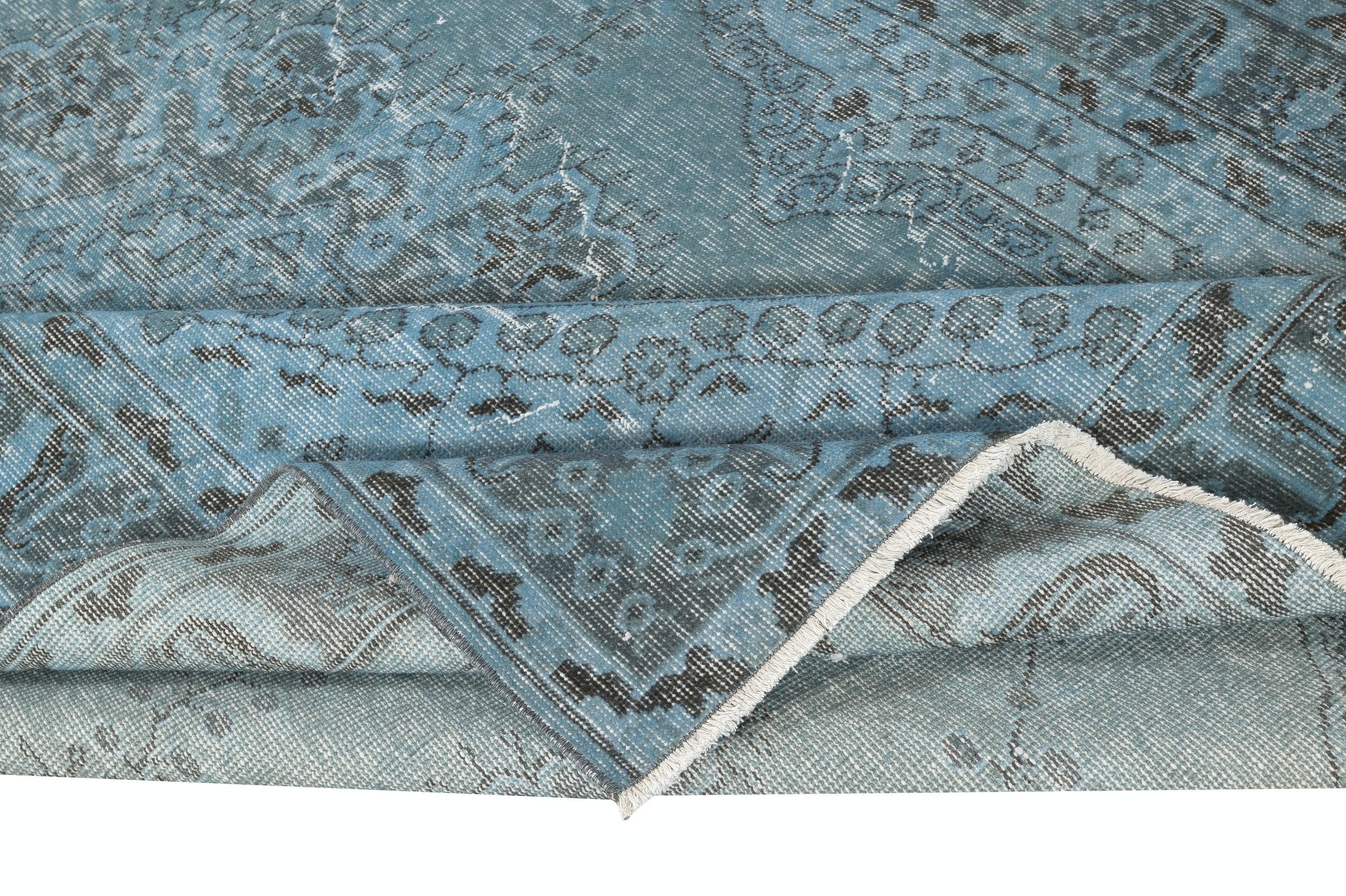 Moderne 5.7x9 Ft Light Blue Color Handmade Turkish Wool Area Rug for Modern Interiors (Tapis de laine turque fait à la main pour les intérieurs modernes) en vente