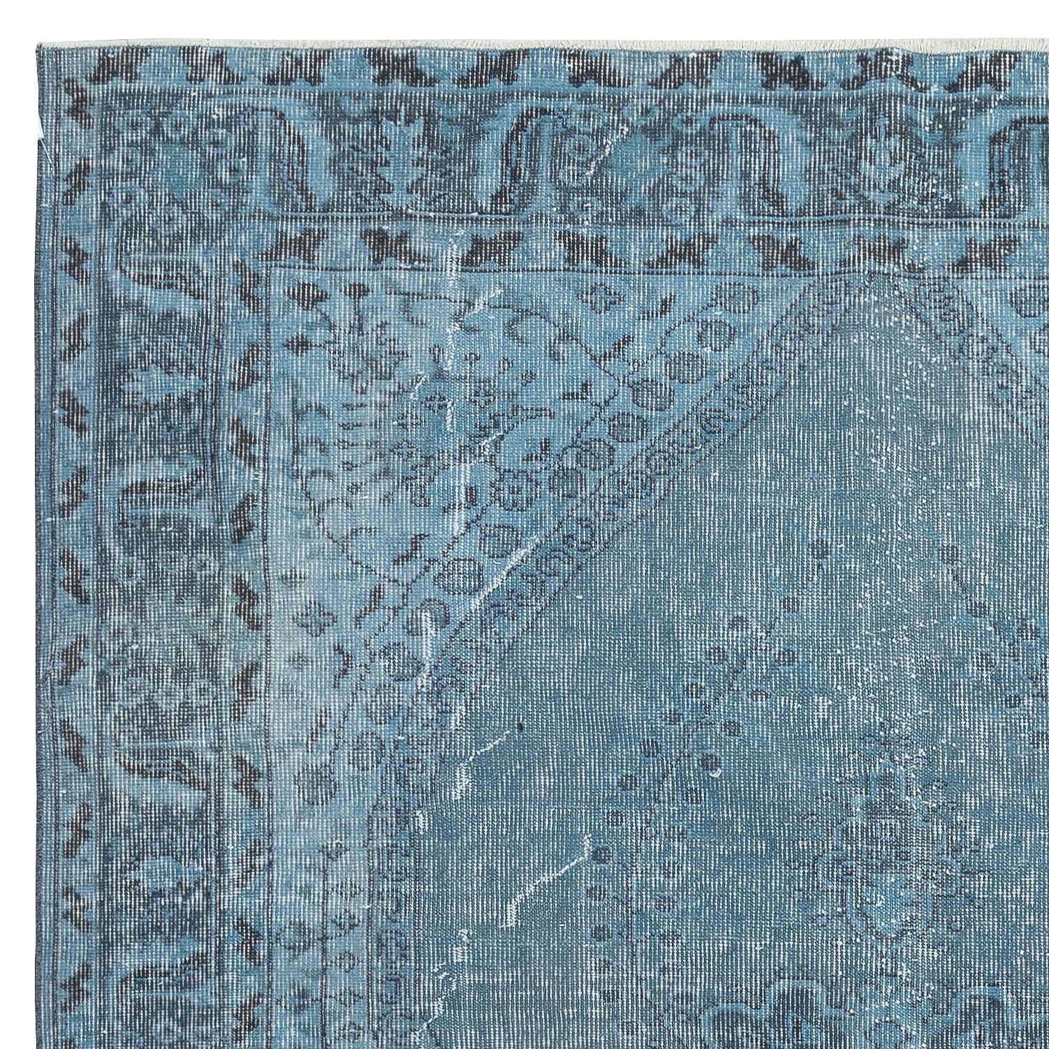 Turc 5.7x9 Ft Light Blue Color Handmade Turkish Wool Area Rug for Modern Interiors (Tapis de laine turque fait à la main pour les intérieurs modernes) en vente