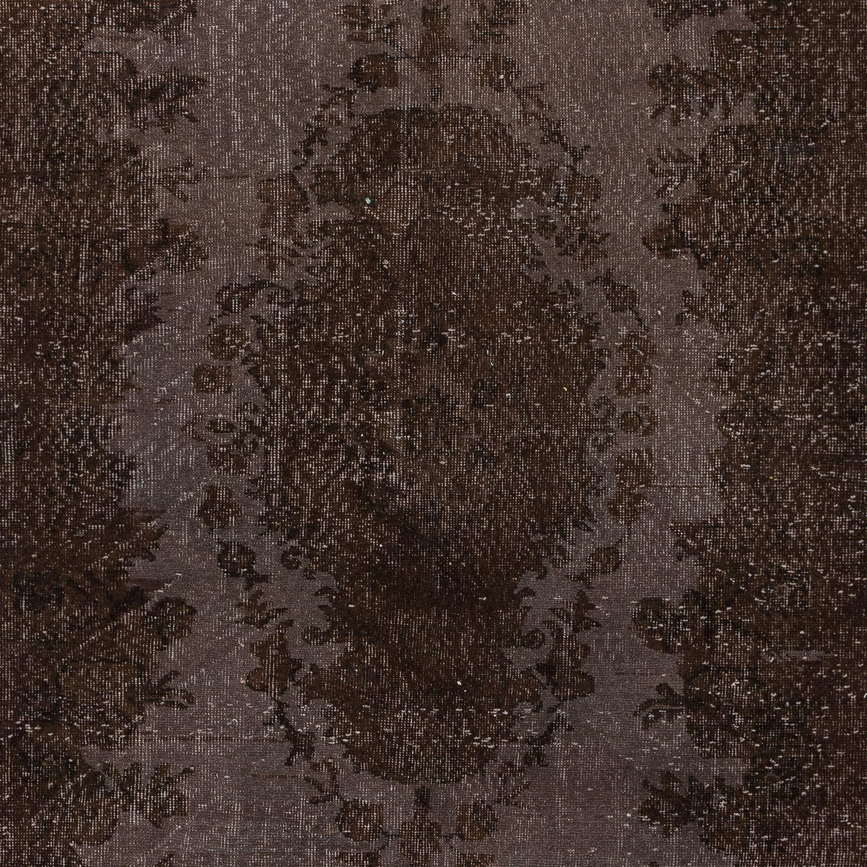 5.7x9 Ft Moderner handgefertigter türkischer Wollteppich in Brown mit Medaillon-Design (Handgeknüpft) im Angebot