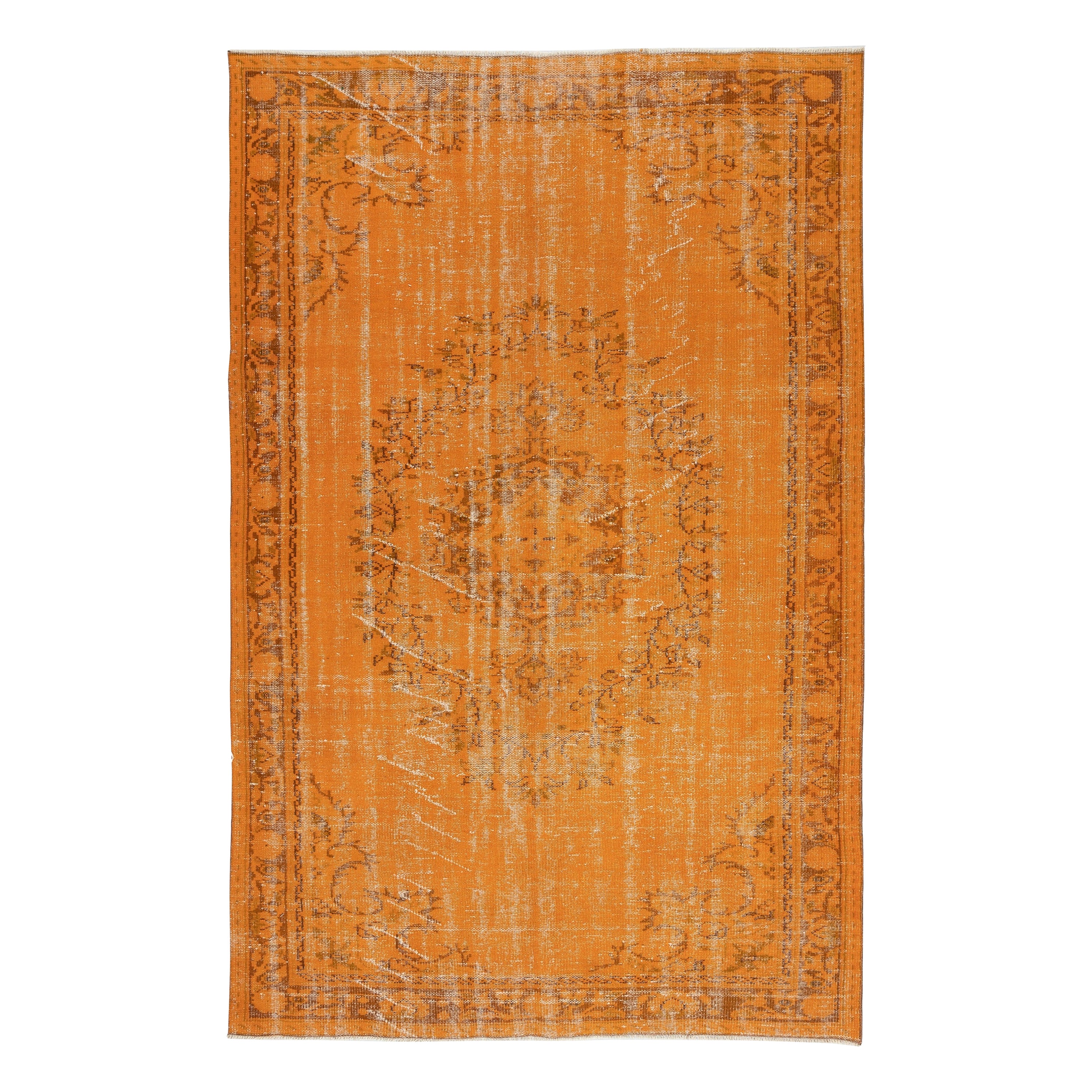 Tappeto vintage 5.7x9 Ft arancione tinto di rosso per interni moderni. Annodato a mano in Turchia