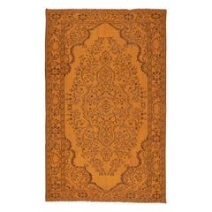 Tappeto vintage 5.7x9 Ft arancione tinto di rosso per un soggiorno moderno. Annodato a mano in Turchia