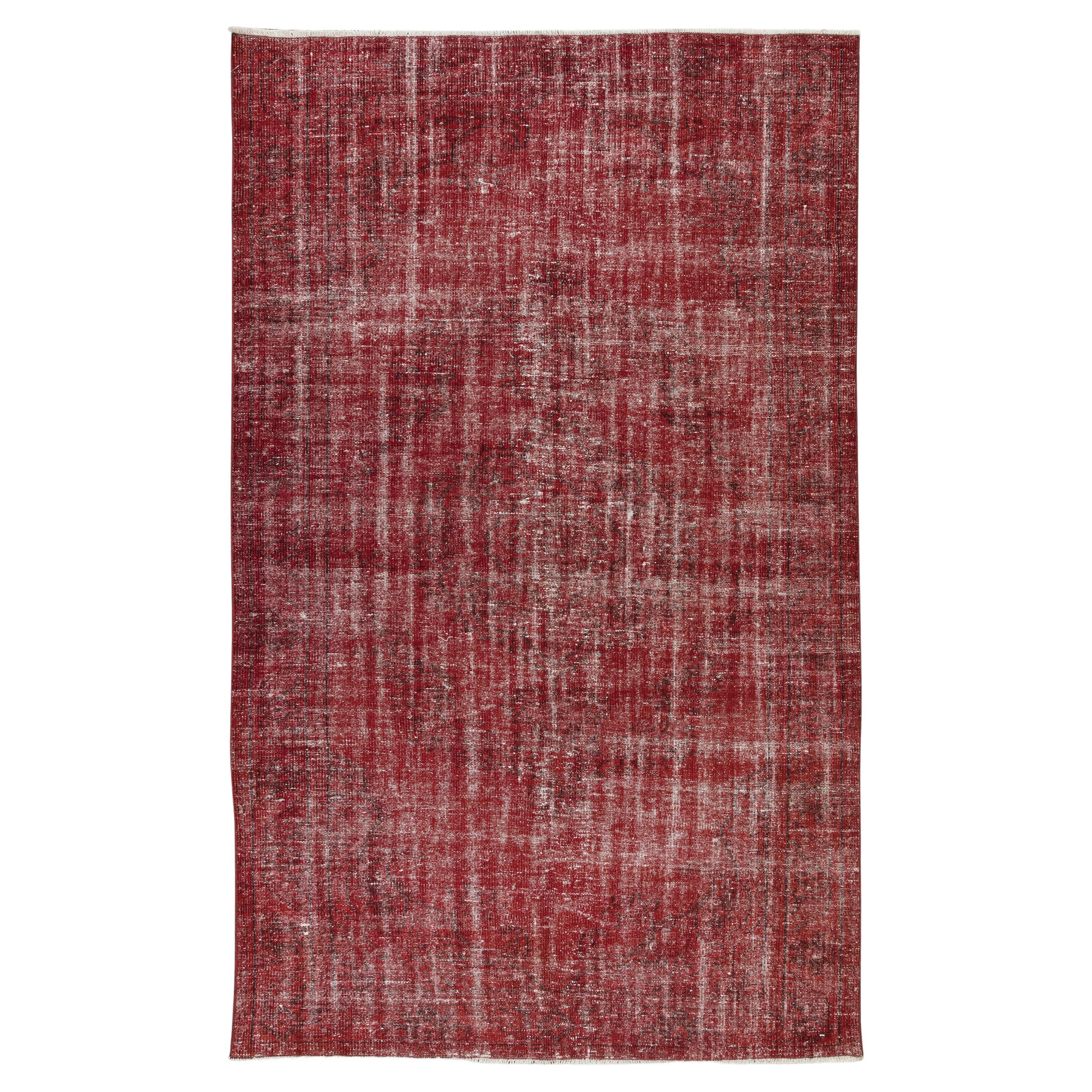 Handgefertigter türkischer Over-Dyed-Teppich im Vintage-Stil in Rot, großartig für Büro und Zuhause