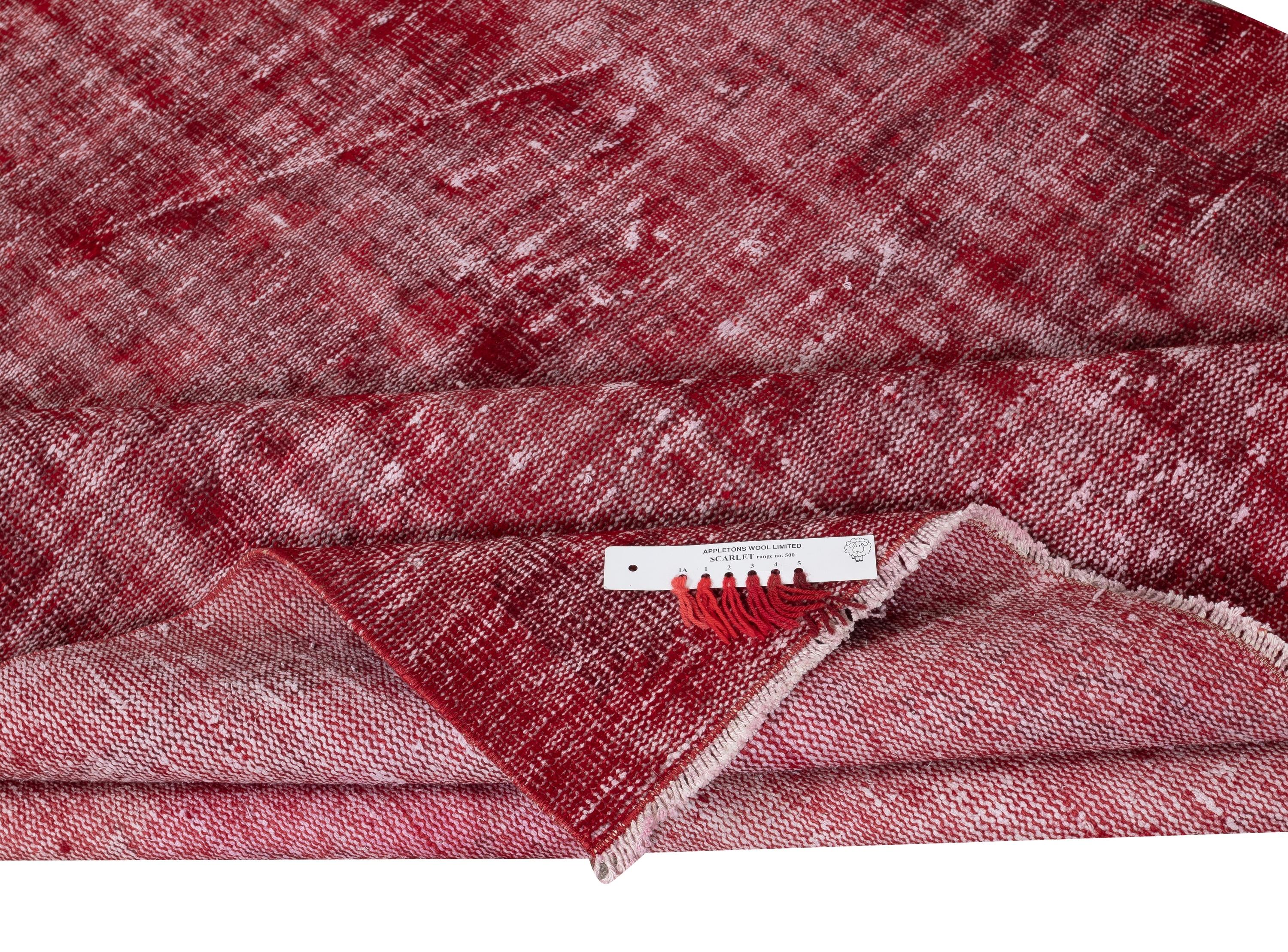 Moderno Tappeto in lana vintage fatto a mano 5.7x9 Ft. Tappeto turco rosso per la casa moderna in vendita