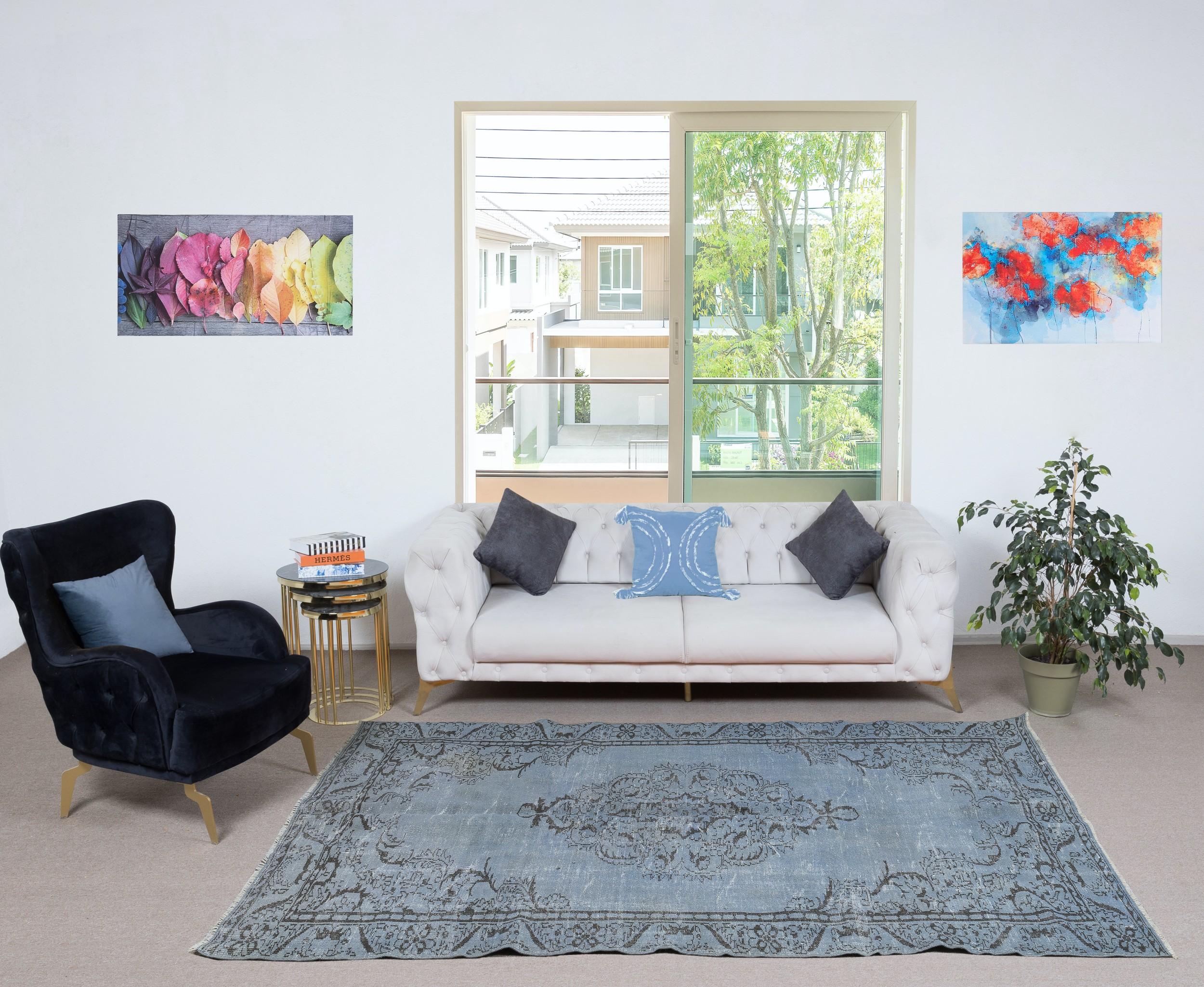 Nos tapis surteints sont tous des pièces vintage nouées à la main qui sont recréées dans notre atelier pour répondre à un plus large éventail de choix de décoration intérieure, du moderne au côtier, de l'industriel au rustique/cottage. Ces tapis
