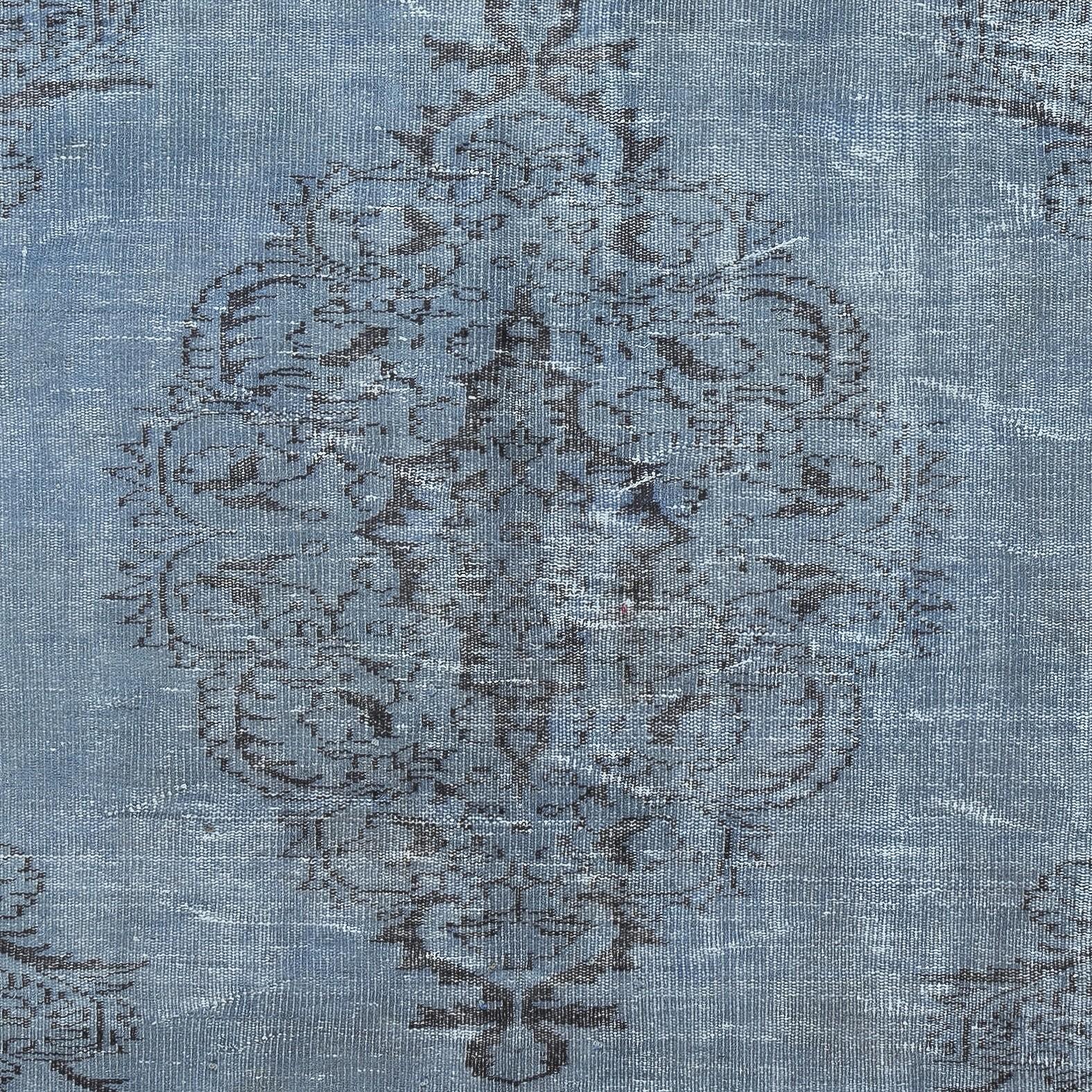Noué à la main 5.7x9.2 Ft Tapis de sol turc vintage teinté en bleu pour les intérieurs modernes en vente
