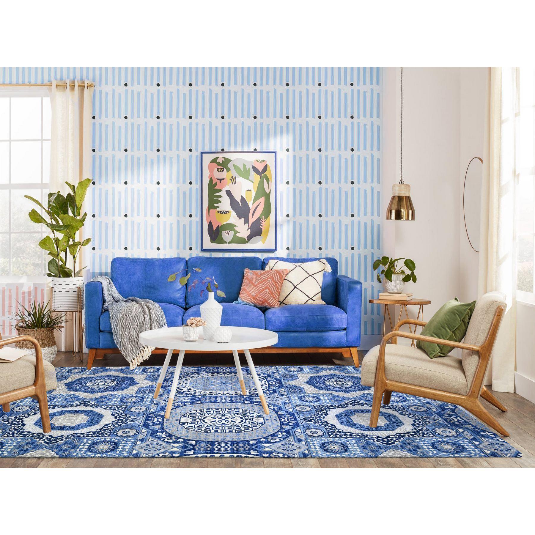 Dies ist eine wirklich echte one-of-a-kind Little Boy Blue, Dense Weave Pflanzenfarben, weiche Wolle handgeknüpft, feiner Peshawar mit Mamluke Design, Orientteppich. Es wurde monatelang in jahrhundertealten Webtechniken geknüpft von
Primäre