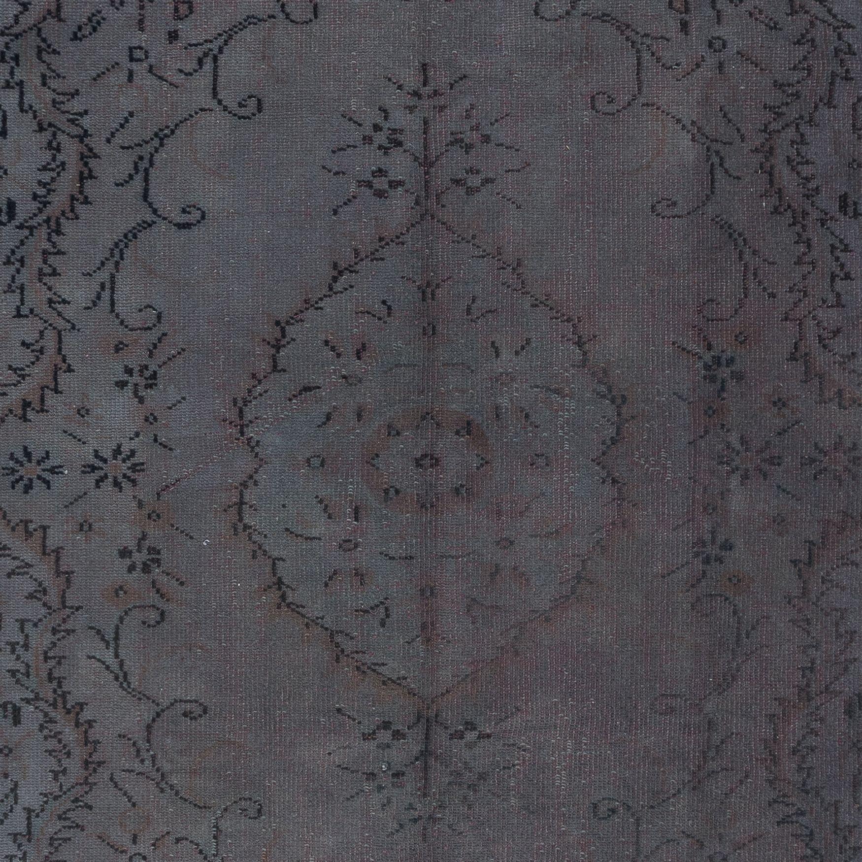 5.7x9,3 Ft Moderner handgefertigter türkischer Teppich in Dunkelgrau und dunklen Mauve-Farben (Handgeknüpft) im Angebot