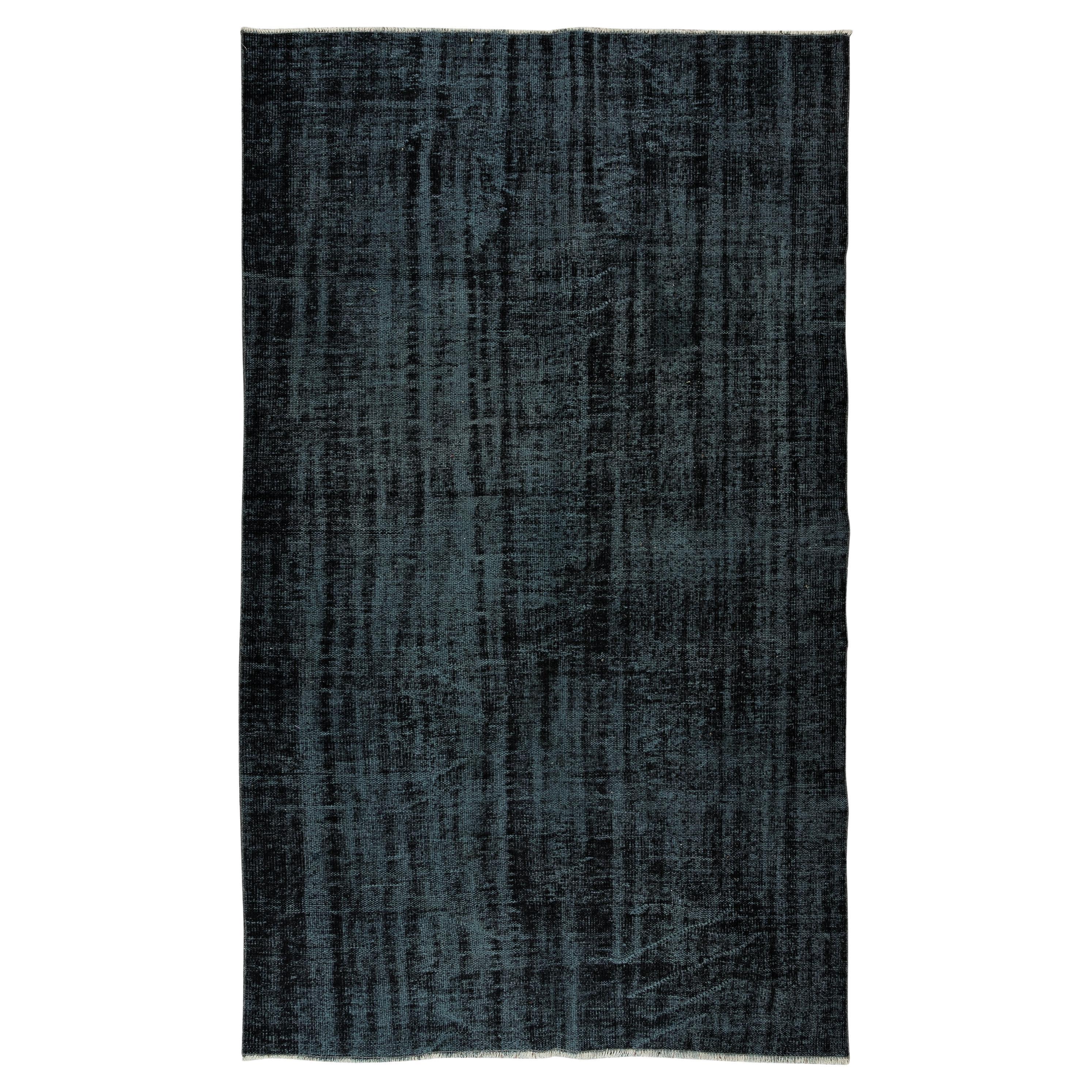 Tapis moderne d'Anatolie teinté à la main noir, tapis vintage fait main