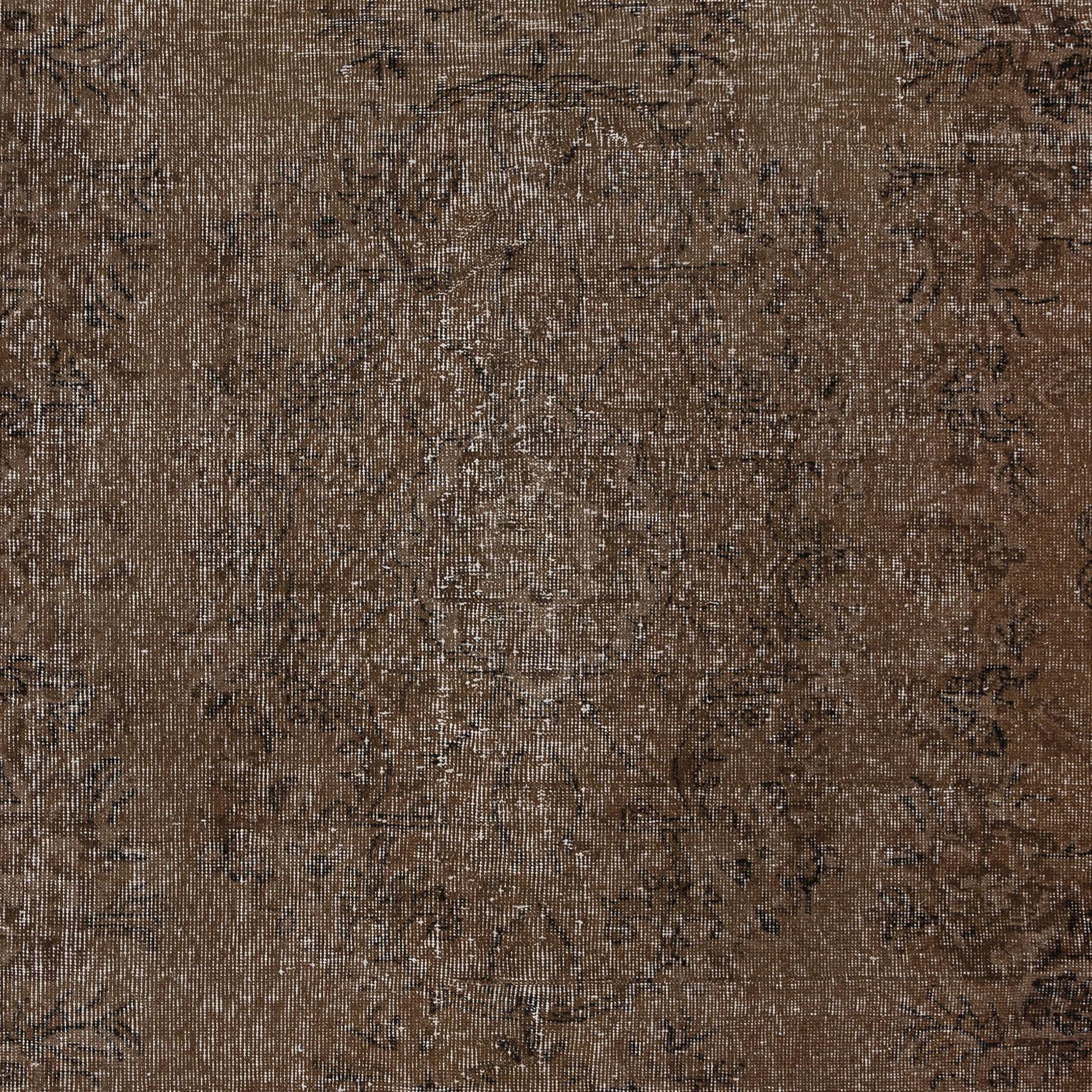 Turc 5.7x9.6 Ft Vintage Area Rug in Brown for Modern Interiors, HandKotted in Turkey (tapis noué à la main en Turquie) en vente