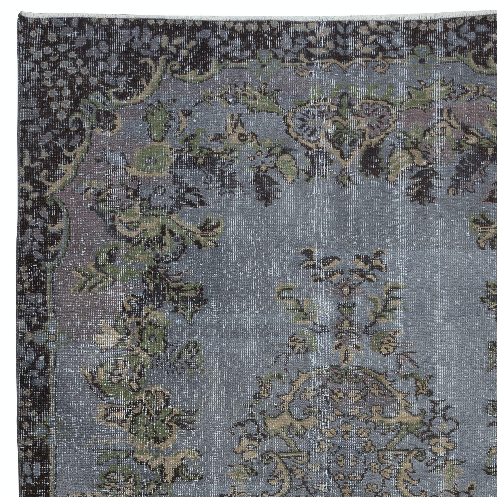 Turc 5.7x9.8 Ft Hand Made Turkish Rug with Medallion in Iron Gray, Beige & Army Greene en vente