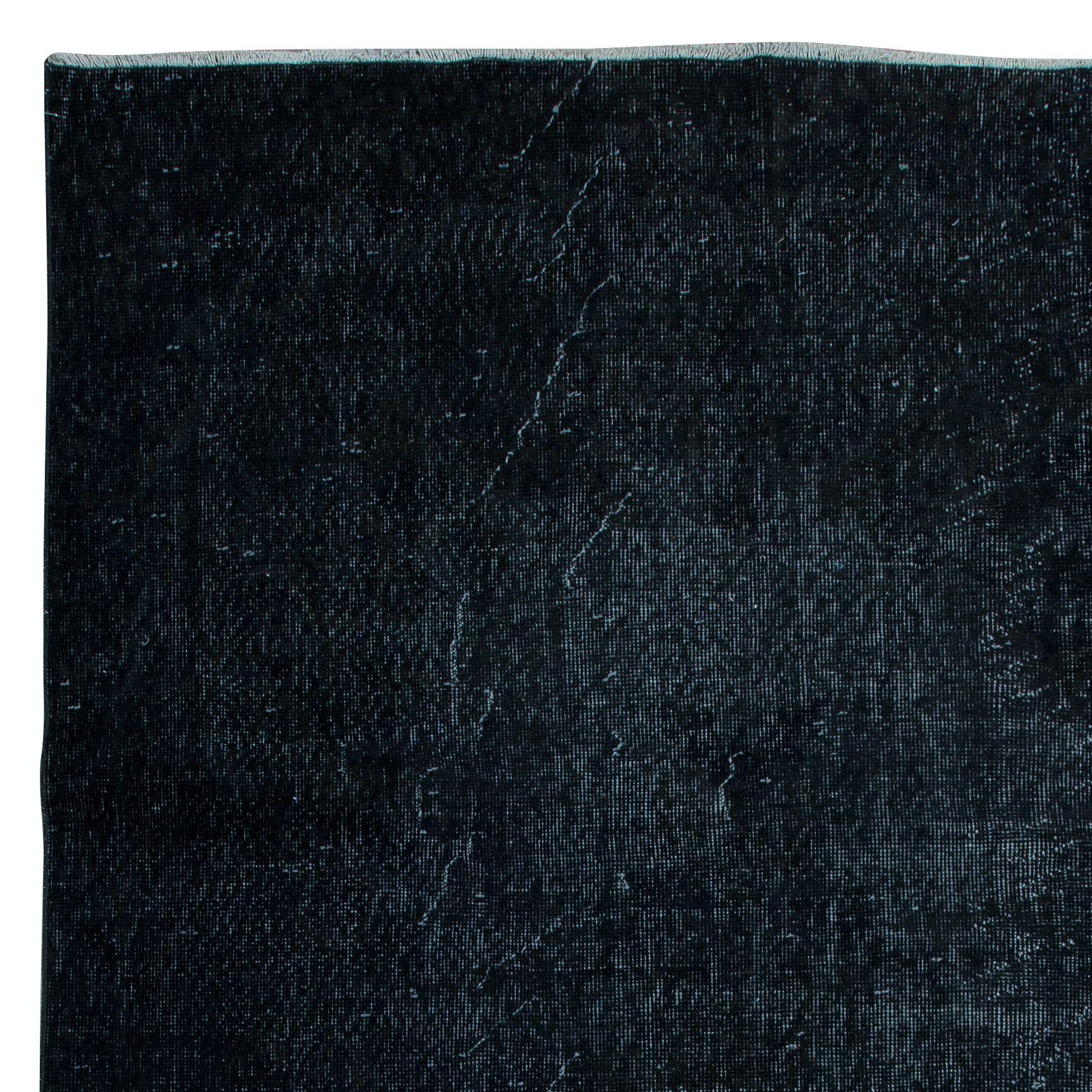 Hand-Woven 5.7x9.8 Ft Modern Anatolian Area Rug in Black, Vintage Handmade Wool Carpet For Sale