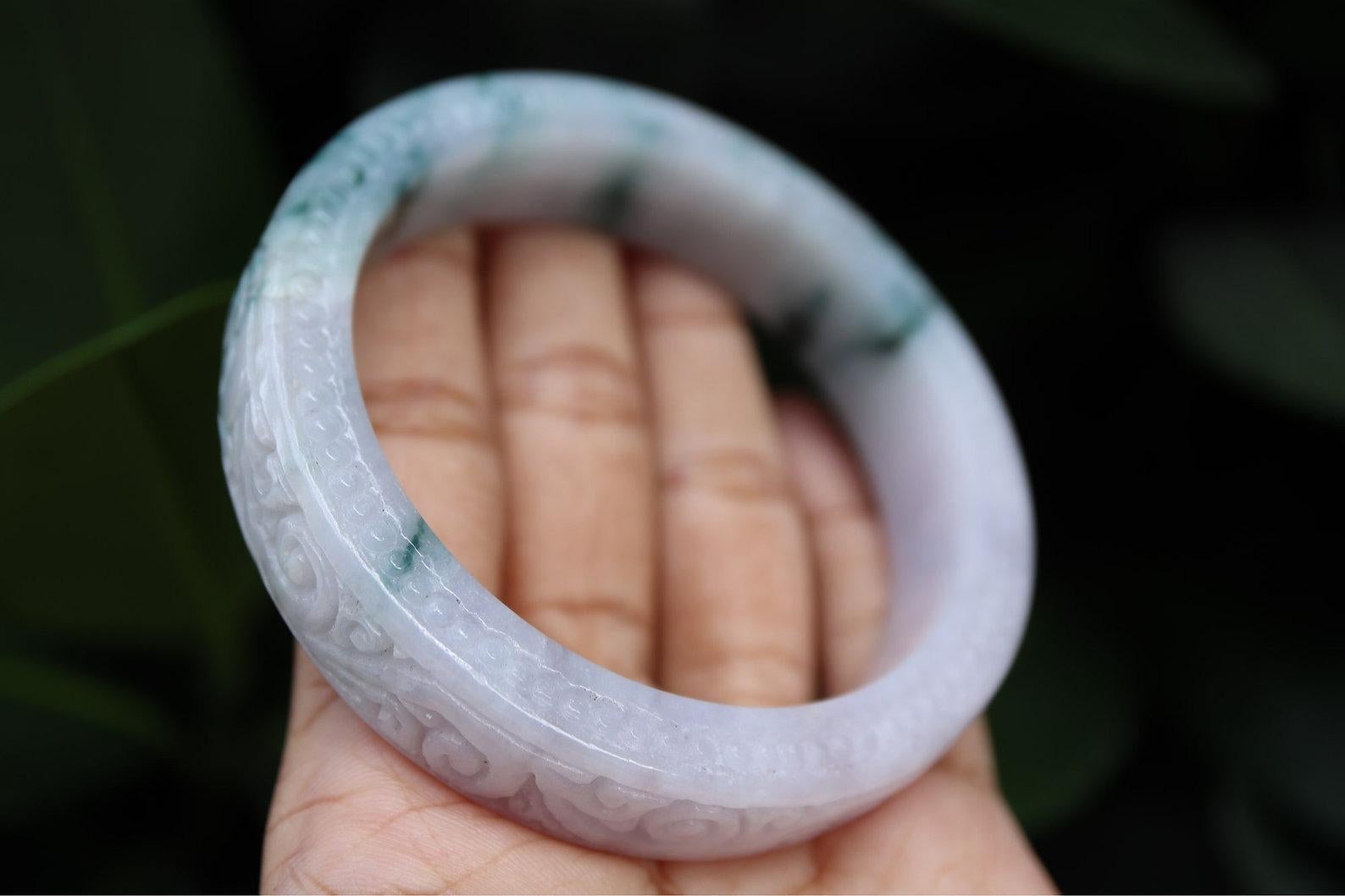 58-60mm Type A Jadeite Jade Bangle with Beautiful hand carving en vente 4