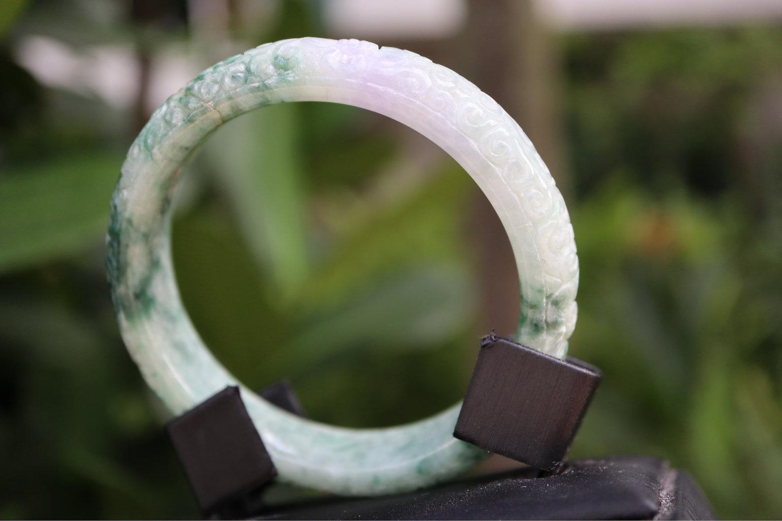 Round Cut 58-60mm Type A Jadeite Jade Bangle (Jadeite Carved Bangle) For Sale