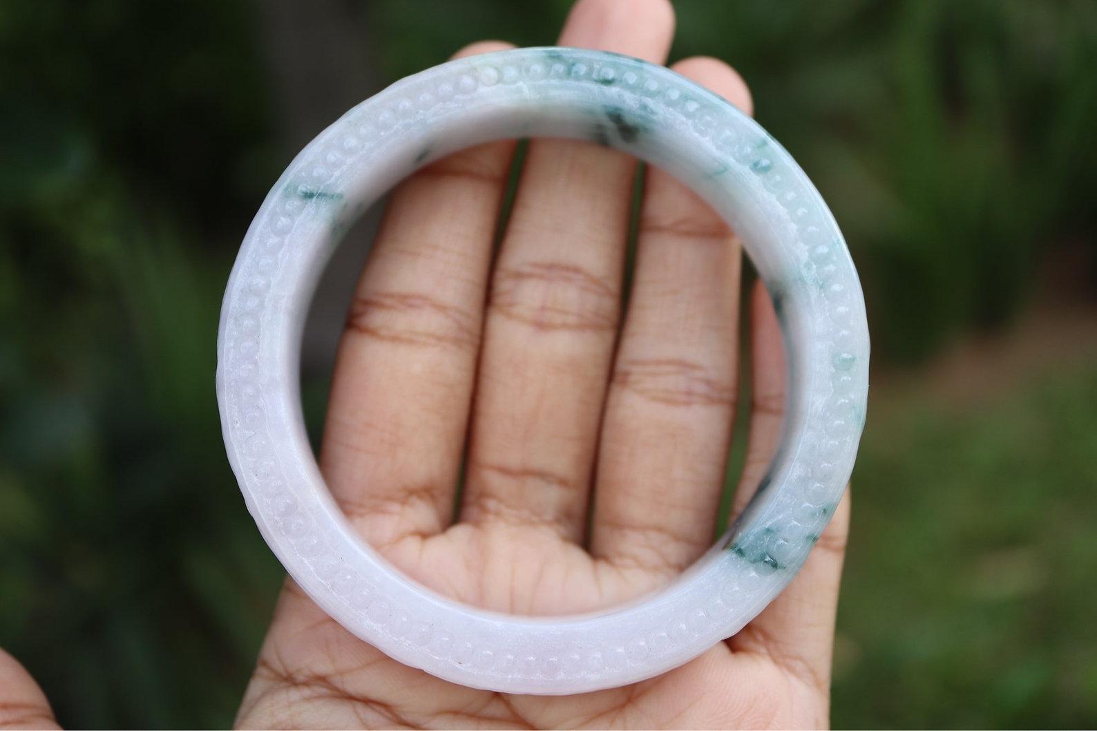 58-60mm Type A Jadeite Jade Bangle with Beautiful hand carving Neuf - En vente à Singapore, SG