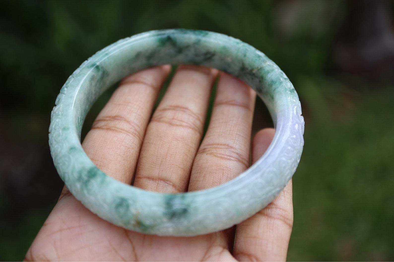 58-60mm Type A Jadeite Jade Bangle (Jadeite Carved Bangle) For Sale 1