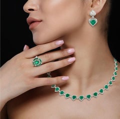 $58, 765 18KT Gold Large Fancy Glittering 35CT Emerald Heart Diamond Necklace
