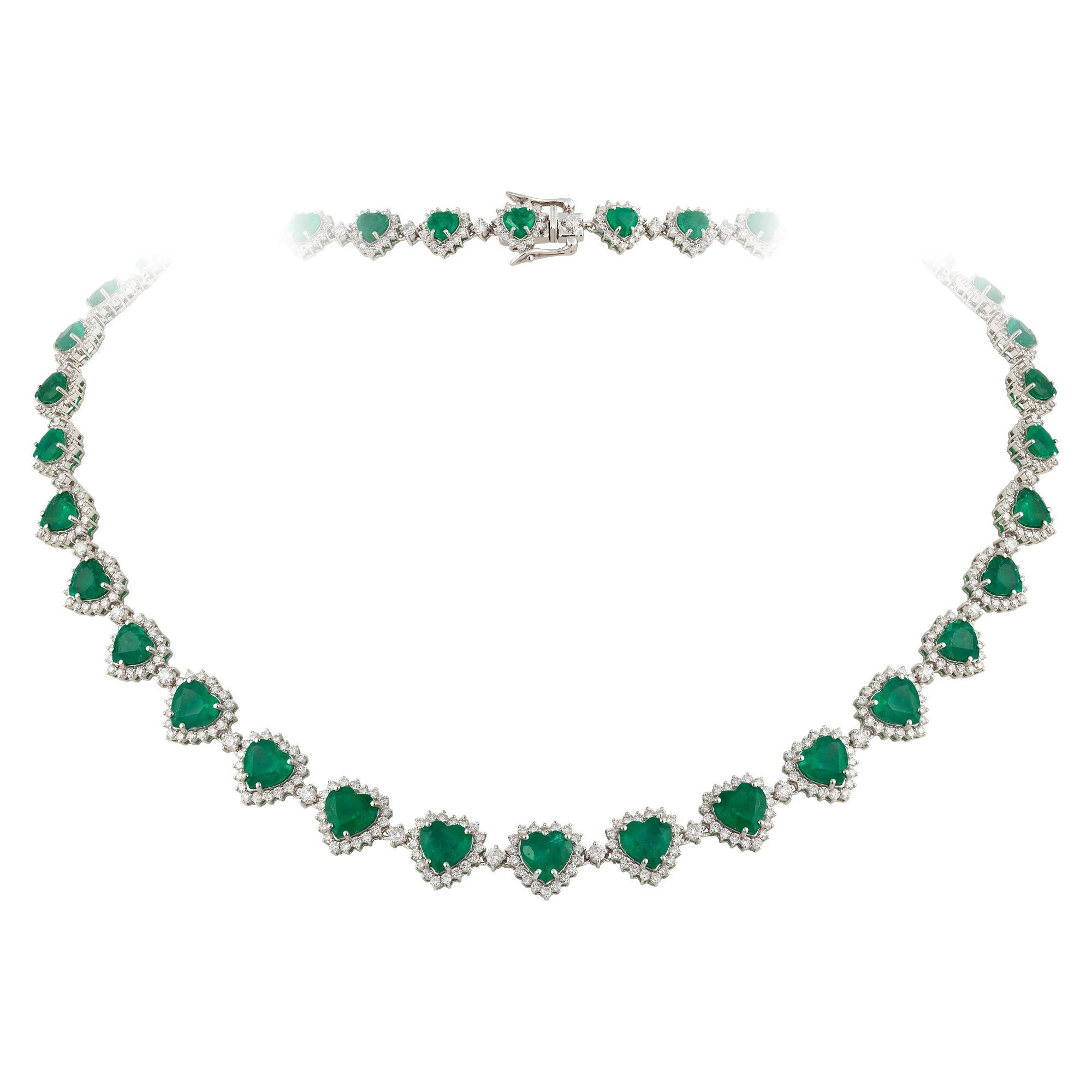 Taglio misto $58, 765 Collana in oro 18KT con diamanti a forma di cuore di smeraldo, grande e scintillante da 35 carati in vendita