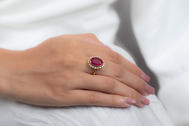 For Sale:  5.8 Carat Ruby Cocktail Ring in 18K Yellow Gold with Diamonds 4