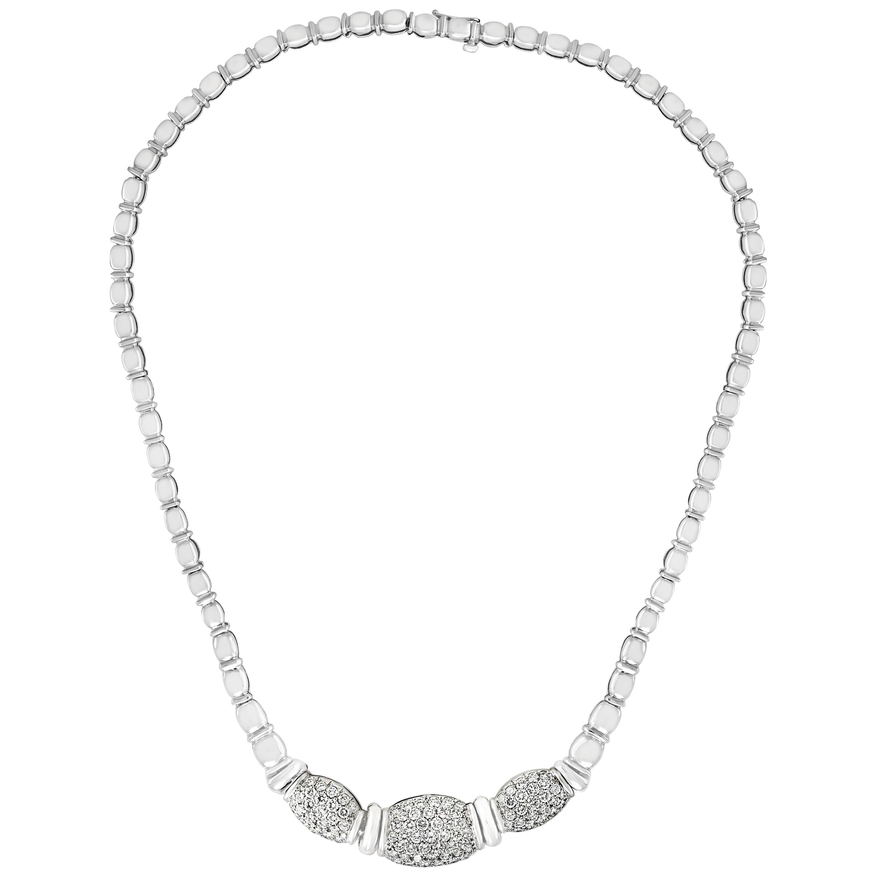 5.8 Carat VS/G Diamond Quality 18 Karat White Gold Necklace Bridal Estate en vente