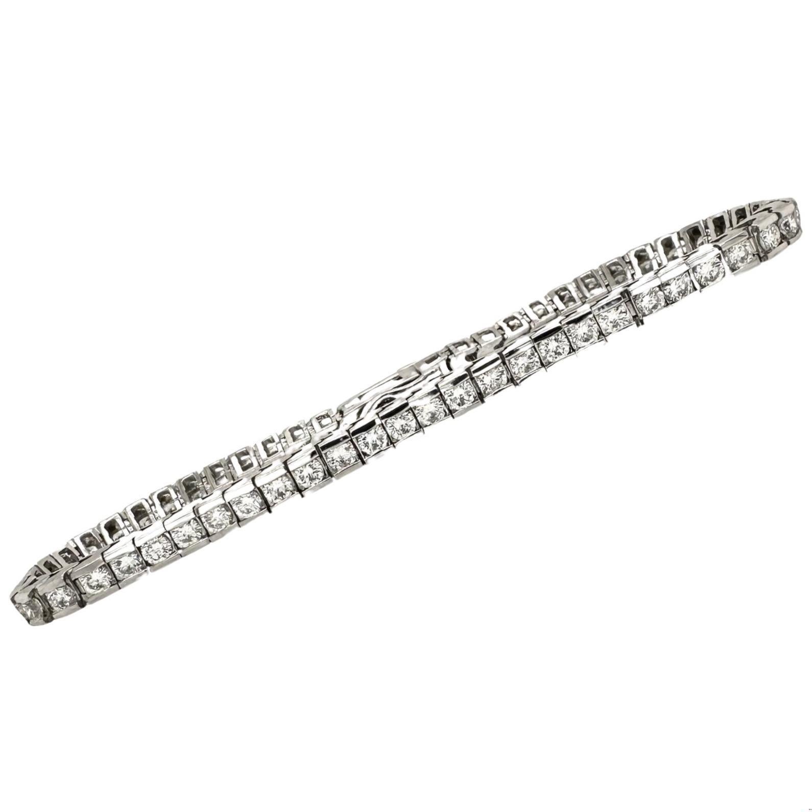 5.8 TCW White Gold Fishtail Tennis Bracelet, 56 Diamonds In Excellent Condition For Sale In Miami, FL