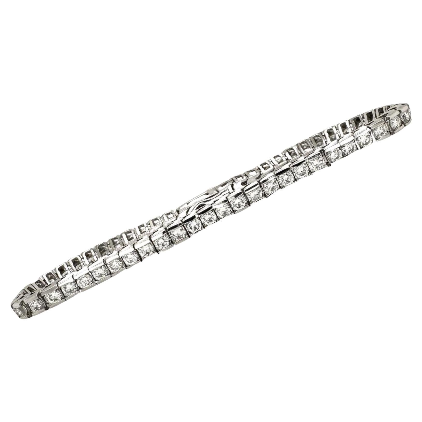 5.8 TCW White Gold Fishtail Tennis Bracelet, 56 Diamonds For Sale