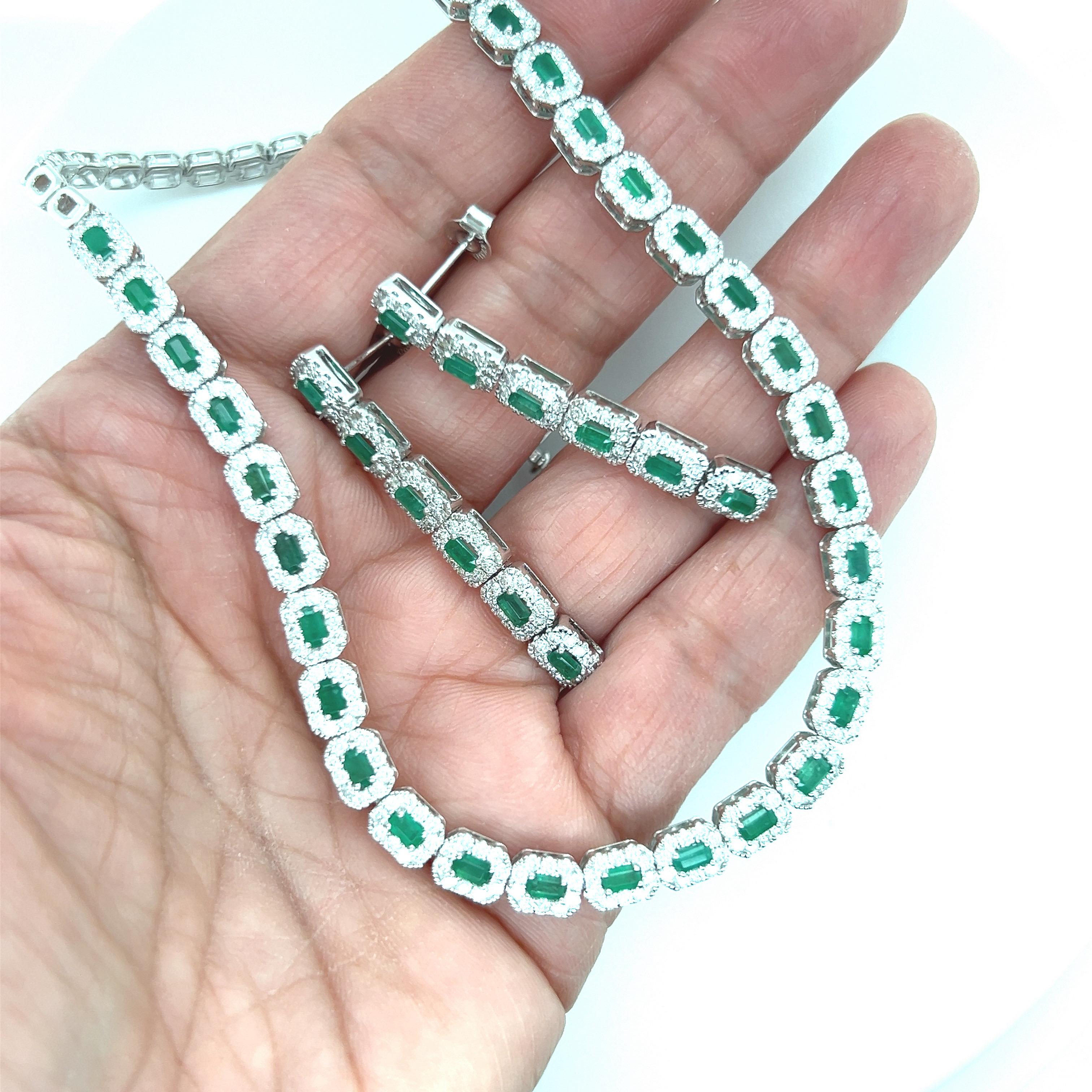 Women's or Men's 5.80 Carat Emerald Necklace Earrings Set For Sale
